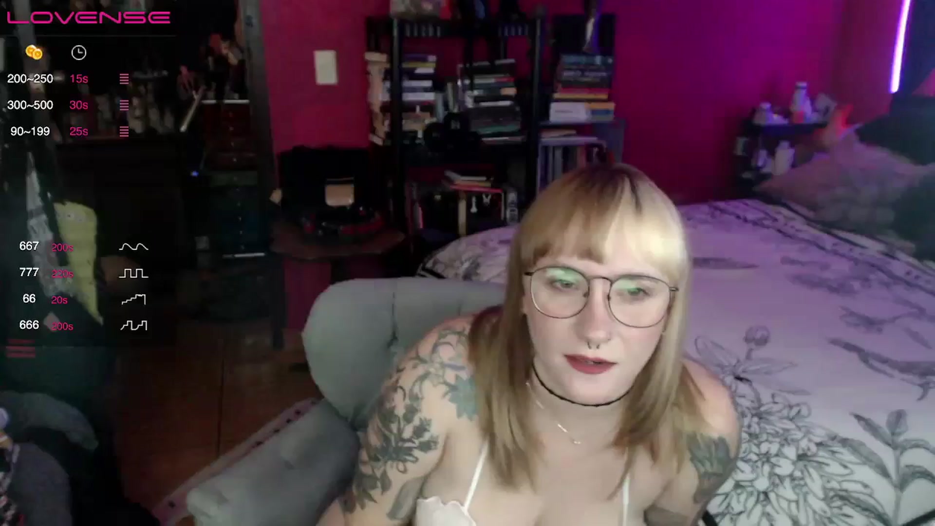 Gallery image thumbnail from AxeHallow's myfreecams stream on, 04/12/2024, 24:10 image 3 of 20