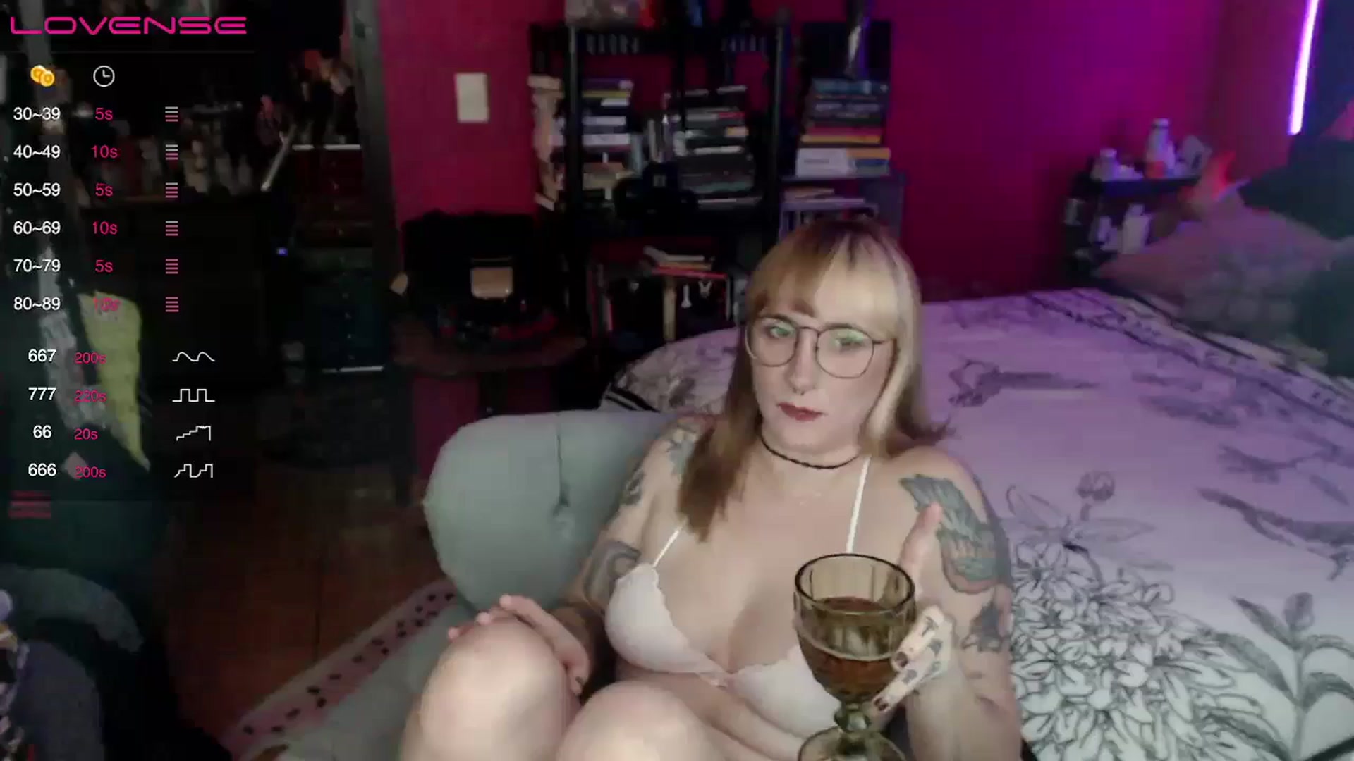Gallery image thumbnail from AxeHallow's myfreecams stream on, 04/12/2024, 24:10 image 7 of 20