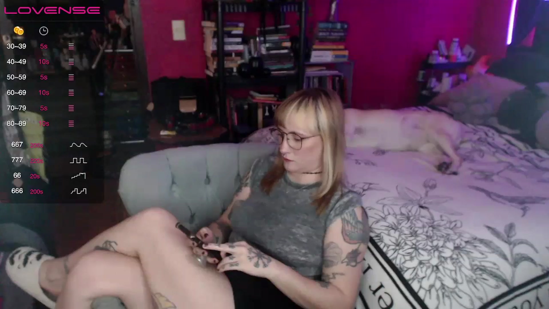 Gallery image thumbnail from AxeHallow's myfreecams stream on, 04/12/2024, 24:47 image 4 of 20
