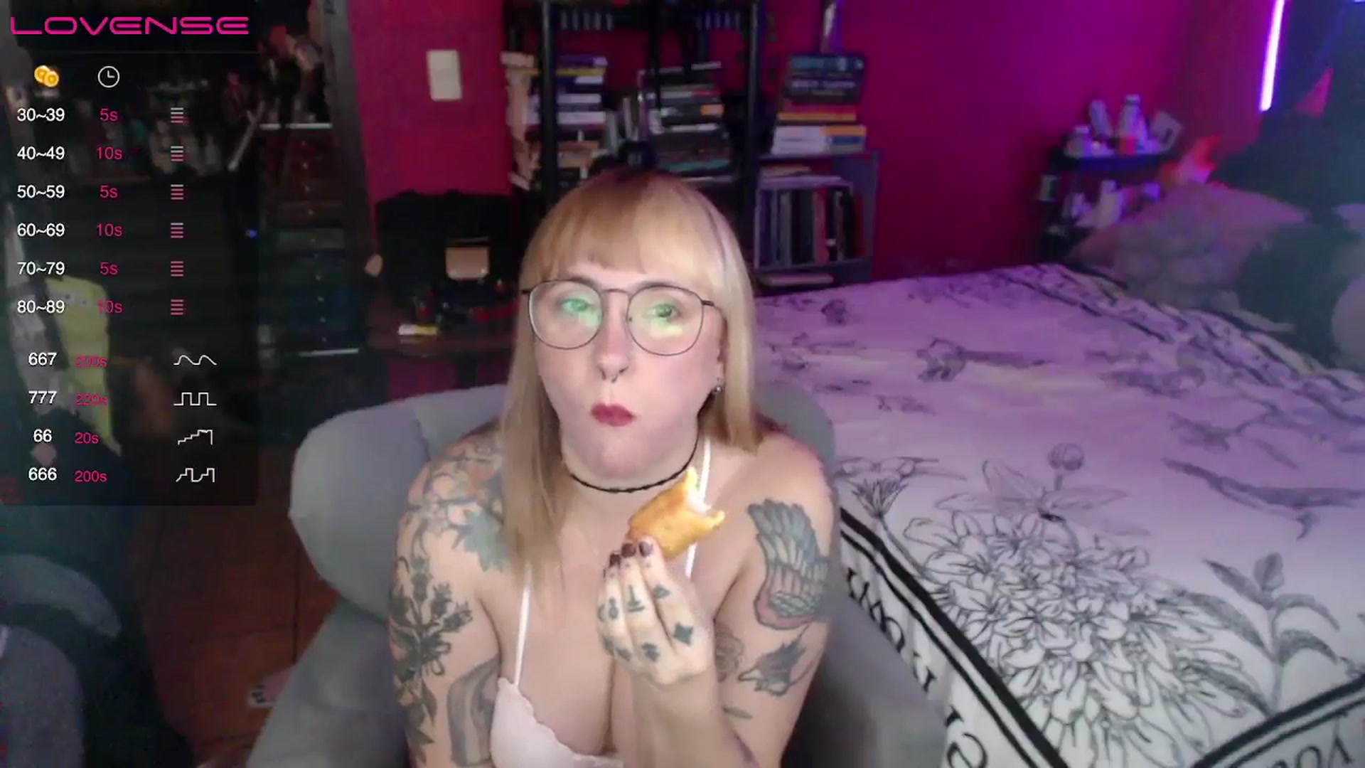 Gallery image thumbnail from AxeHallow's myfreecams stream on, 04/12/2024, 24:47 image 19 of 20