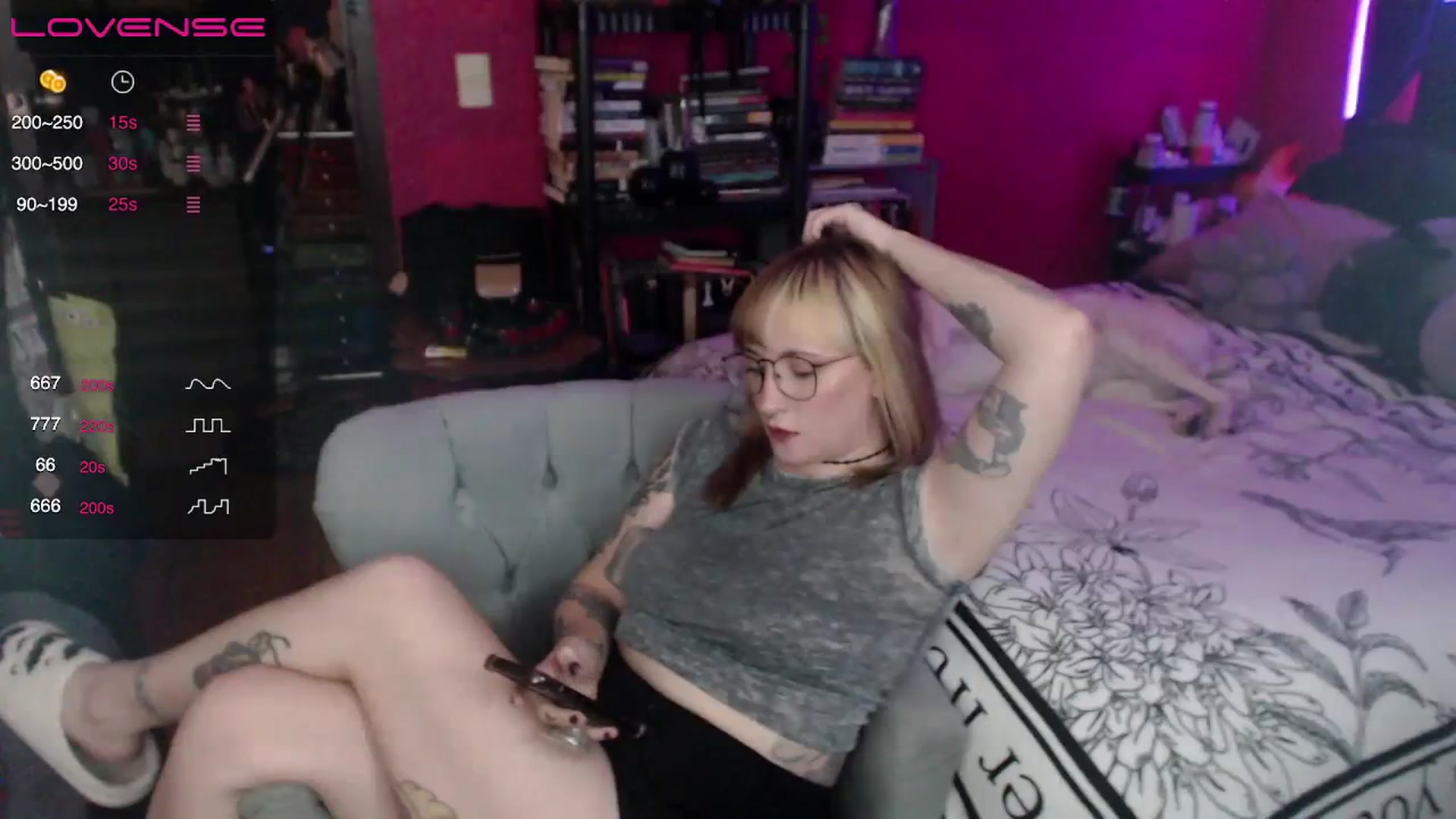 Gallery image thumbnail from AxeHallow's myfreecams stream on, 04/12/2024, 24:47 image 9 of 20