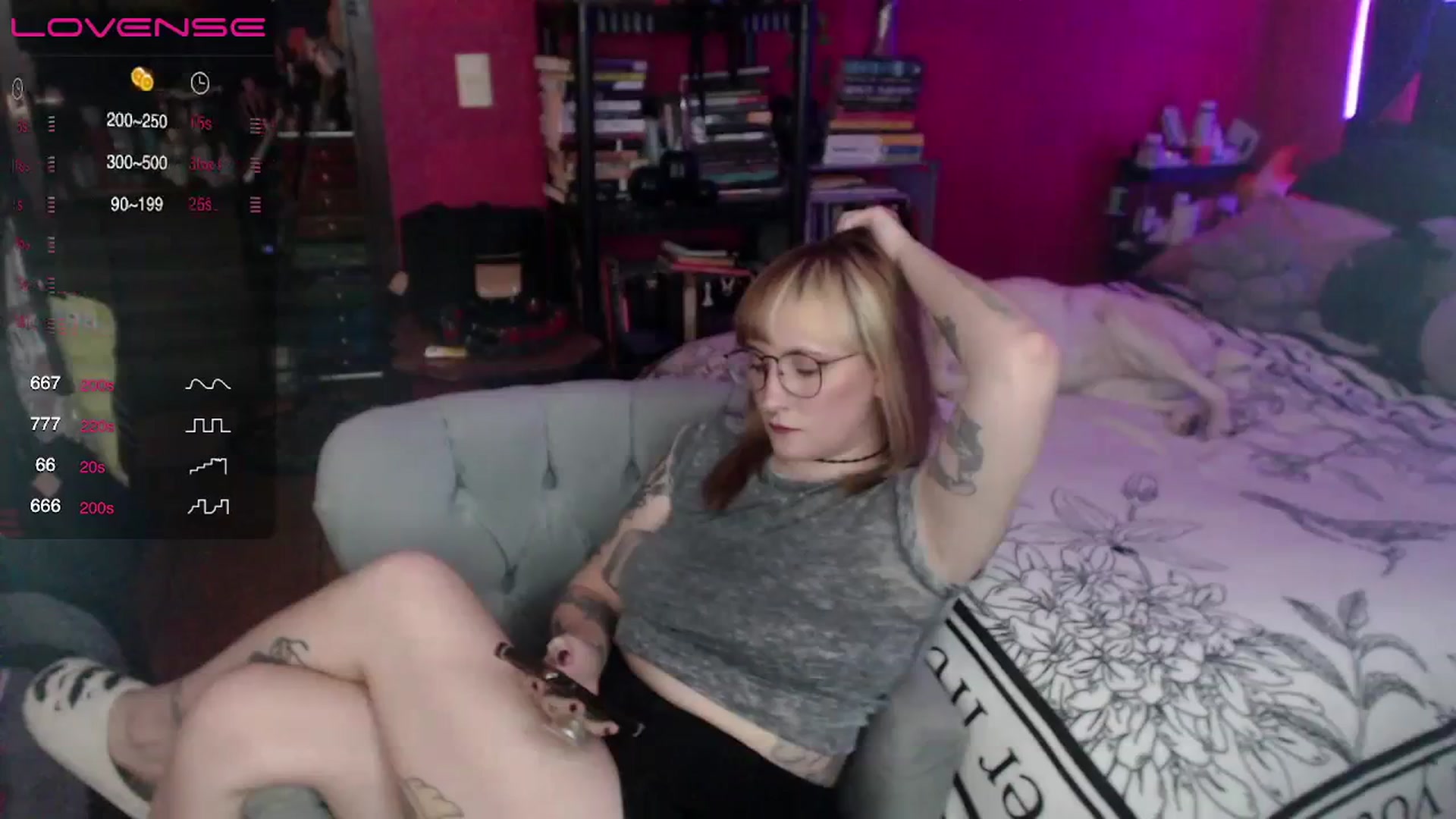 Gallery image thumbnail from AxeHallow's myfreecams stream on, 04/12/2024, 24:47 image 8 of 20