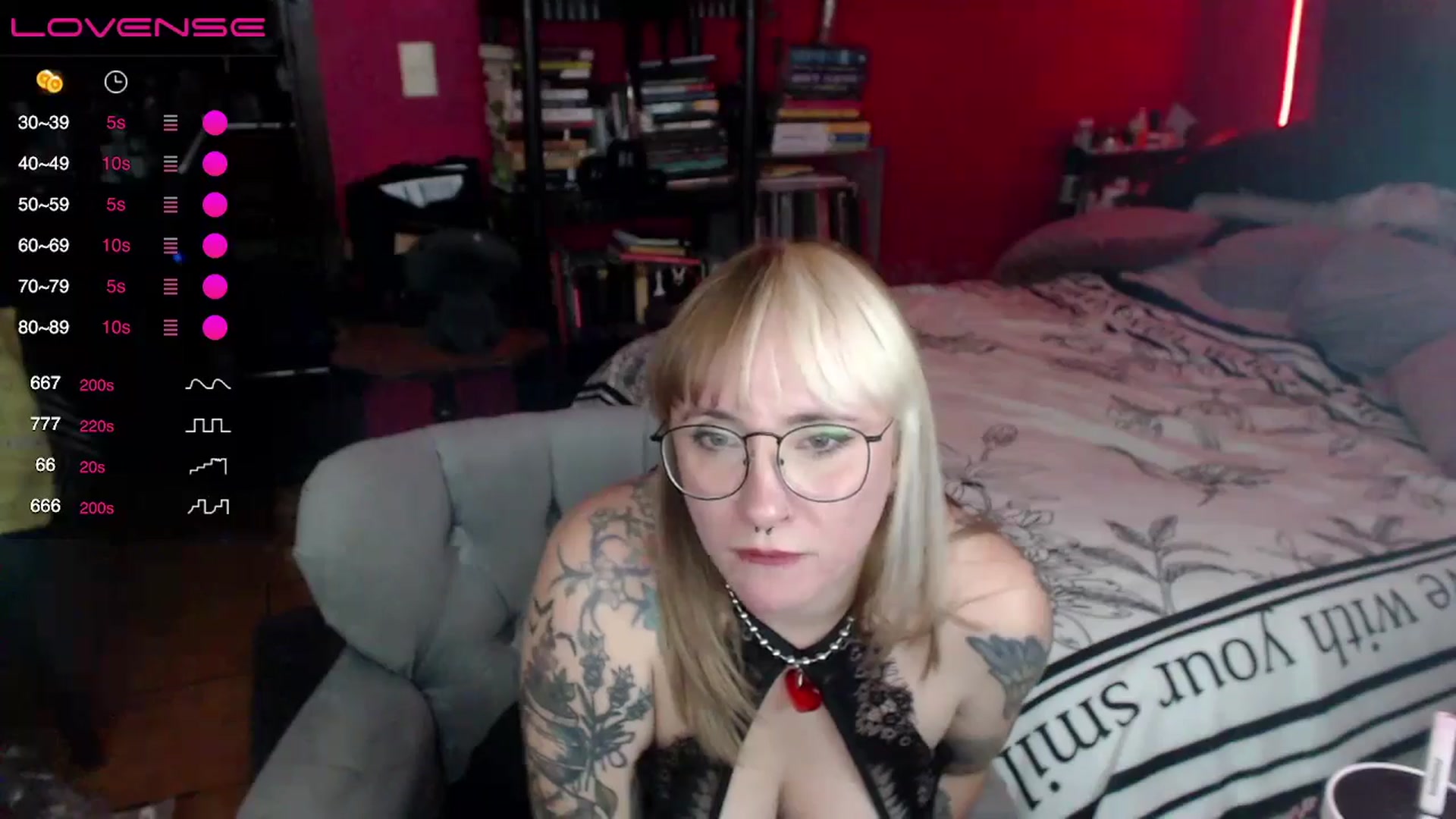 Gallery image thumbnail from AxeHallow's myfreecams stream on, 04/17/2024, 04:27 image 10 of 20