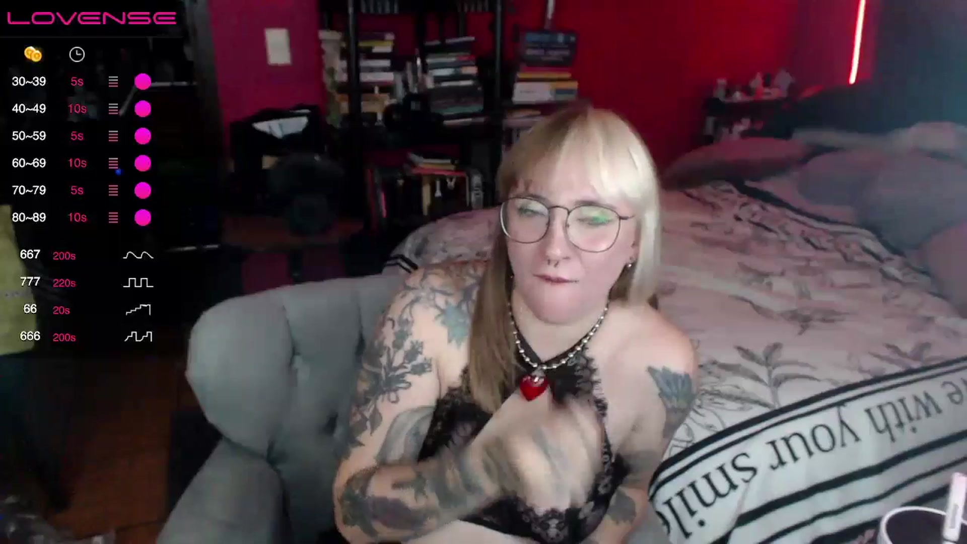 Gallery image thumbnail from AxeHallow's myfreecams stream on, 04/17/2024, 04:27 image 4 of 20