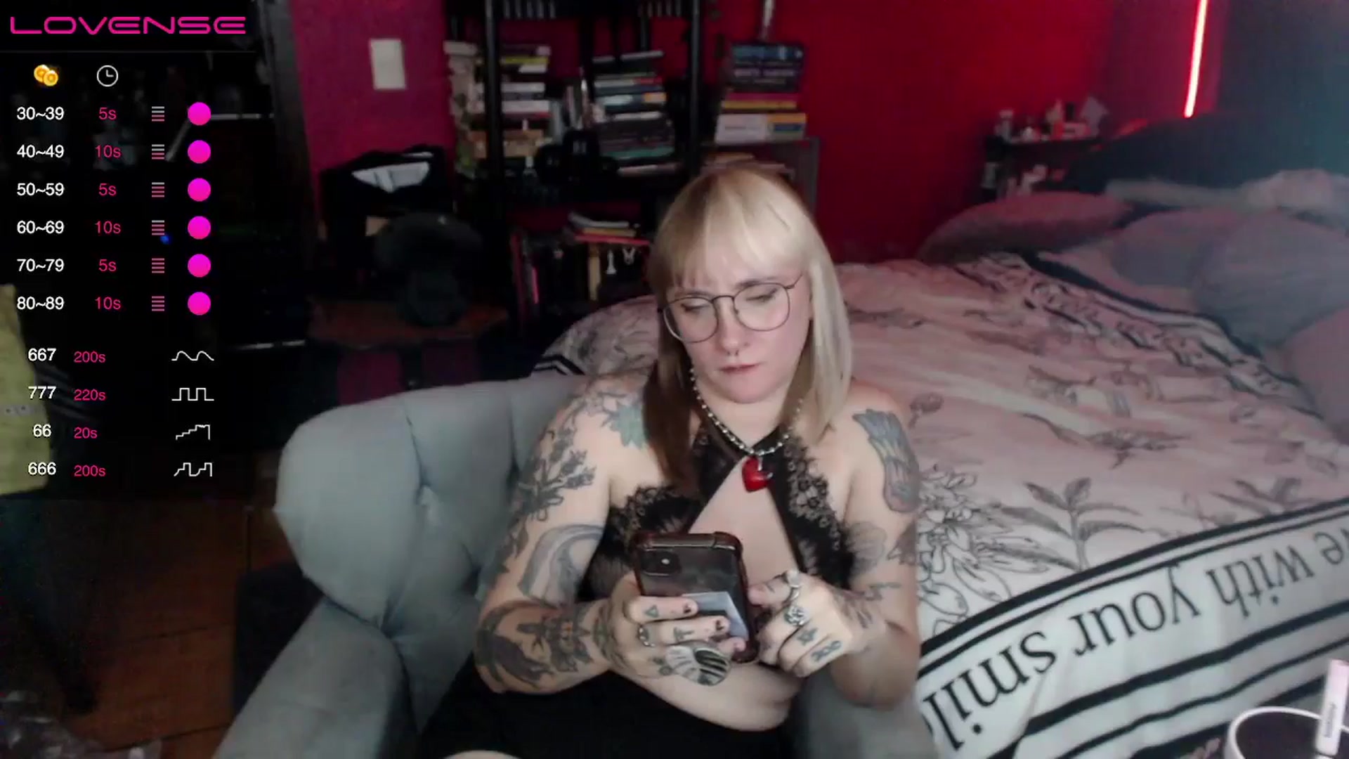 Gallery image thumbnail from AxeHallow's myfreecams stream on, 04/17/2024, 04:27 image 14 of 20