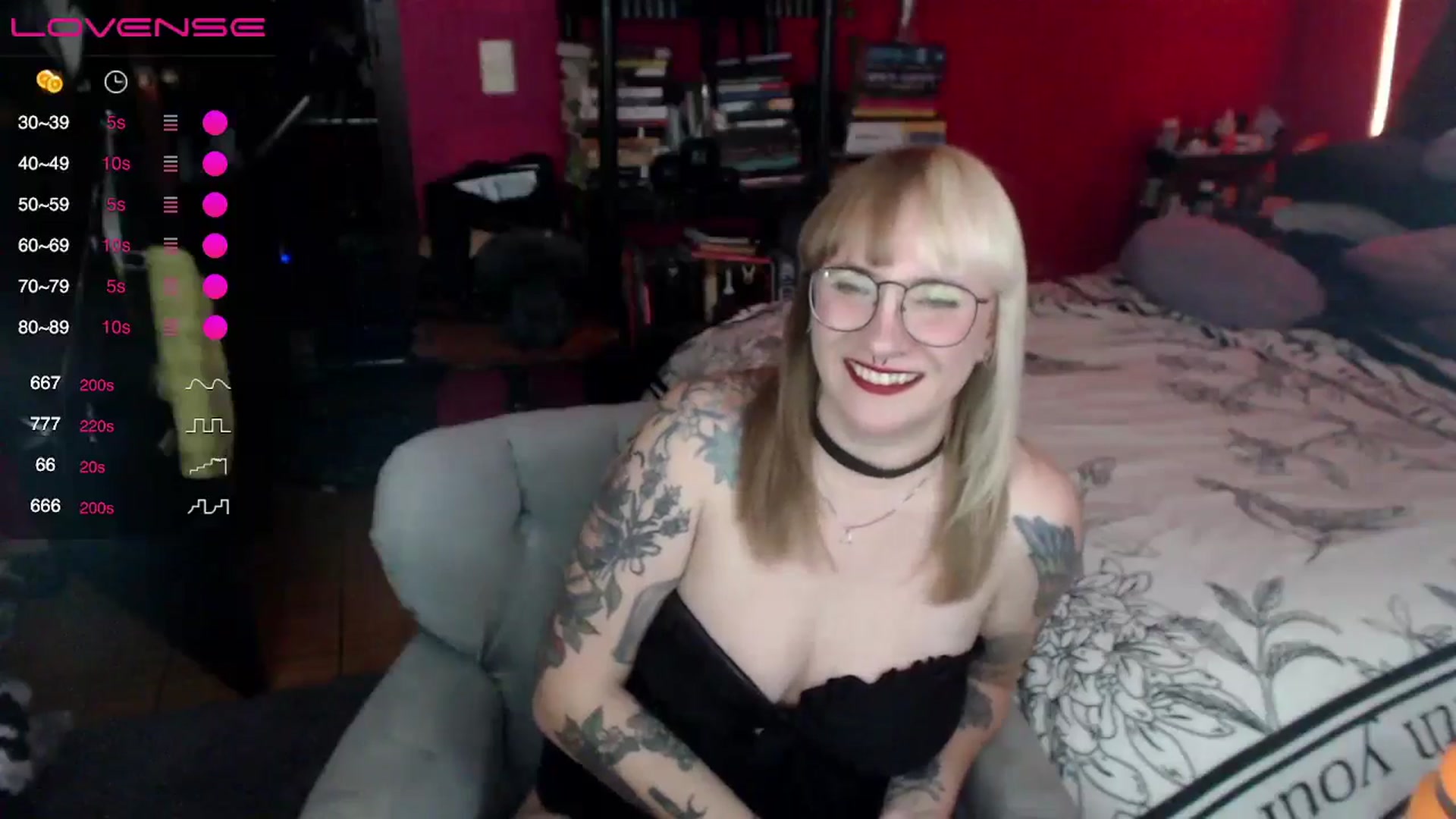 Gallery image thumbnail from AxeHallow's myfreecams stream on, 04/19/2024, 02:07 image 3 of 20