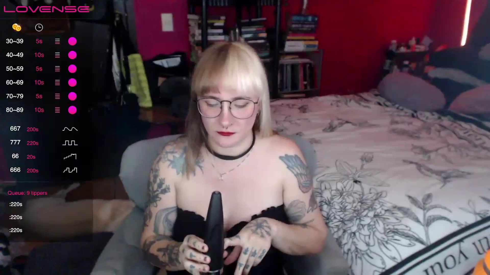 Gallery image thumbnail from AxeHallow's myfreecams stream on, 04/19/2024, 02:07 image 9 of 20