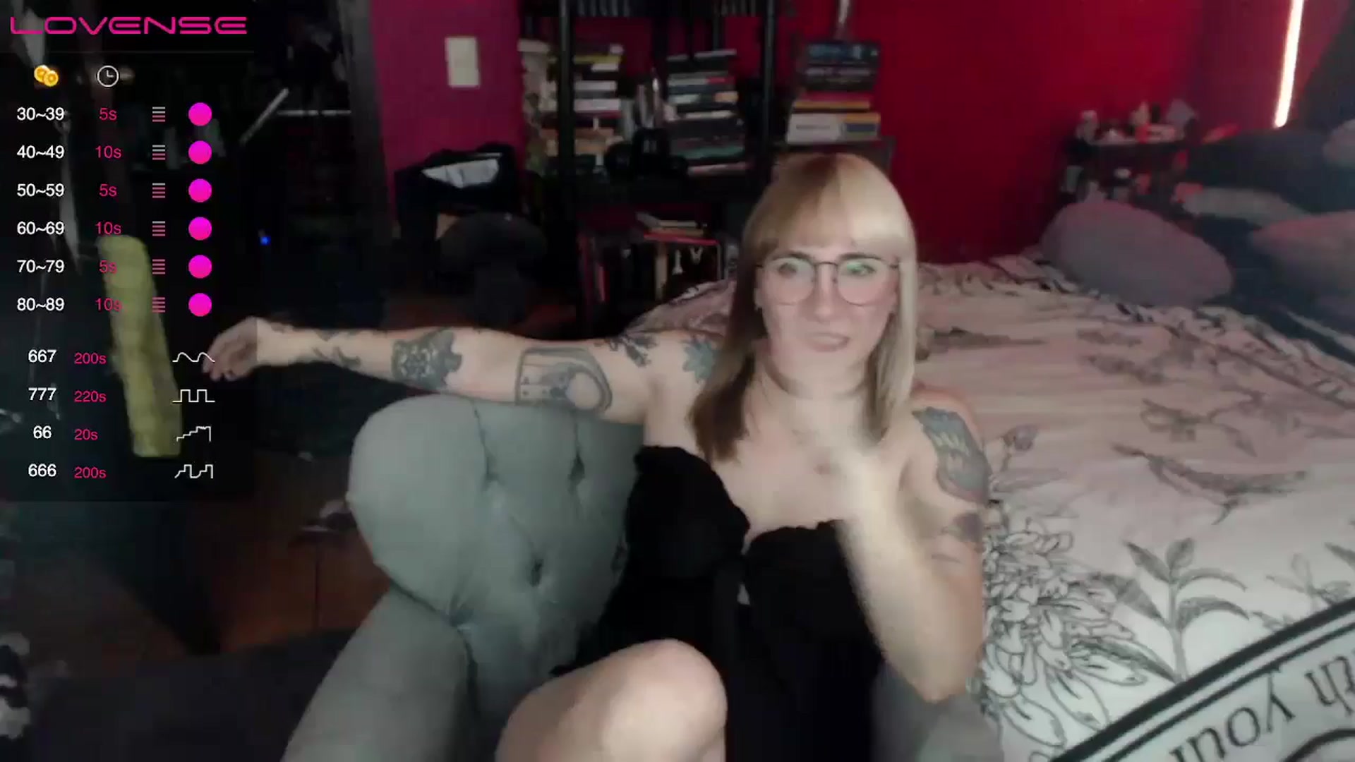 Gallery image thumbnail from AxeHallow's myfreecams stream on, 04/19/2024, 02:07 image 1 of 20