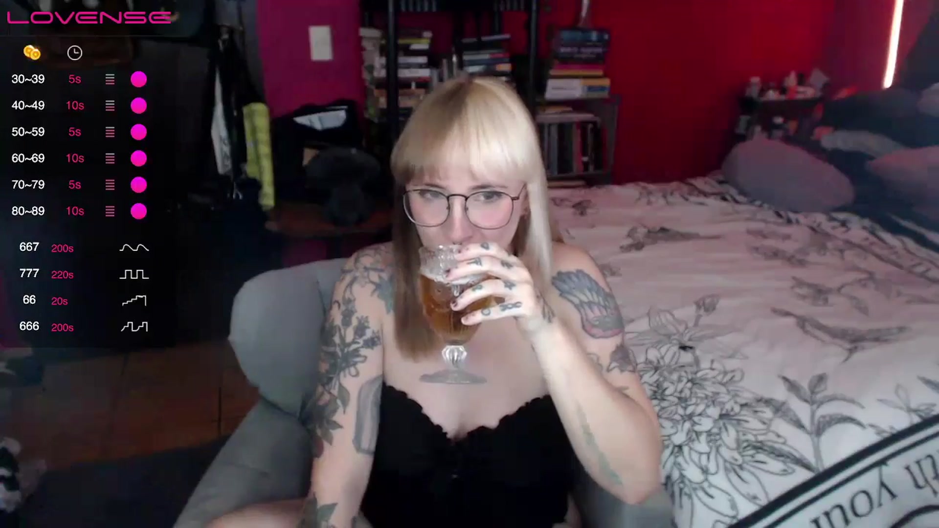 Gallery image thumbnail from AxeHallow's myfreecams stream on, 04/19/2024, 02:07 image 2 of 20