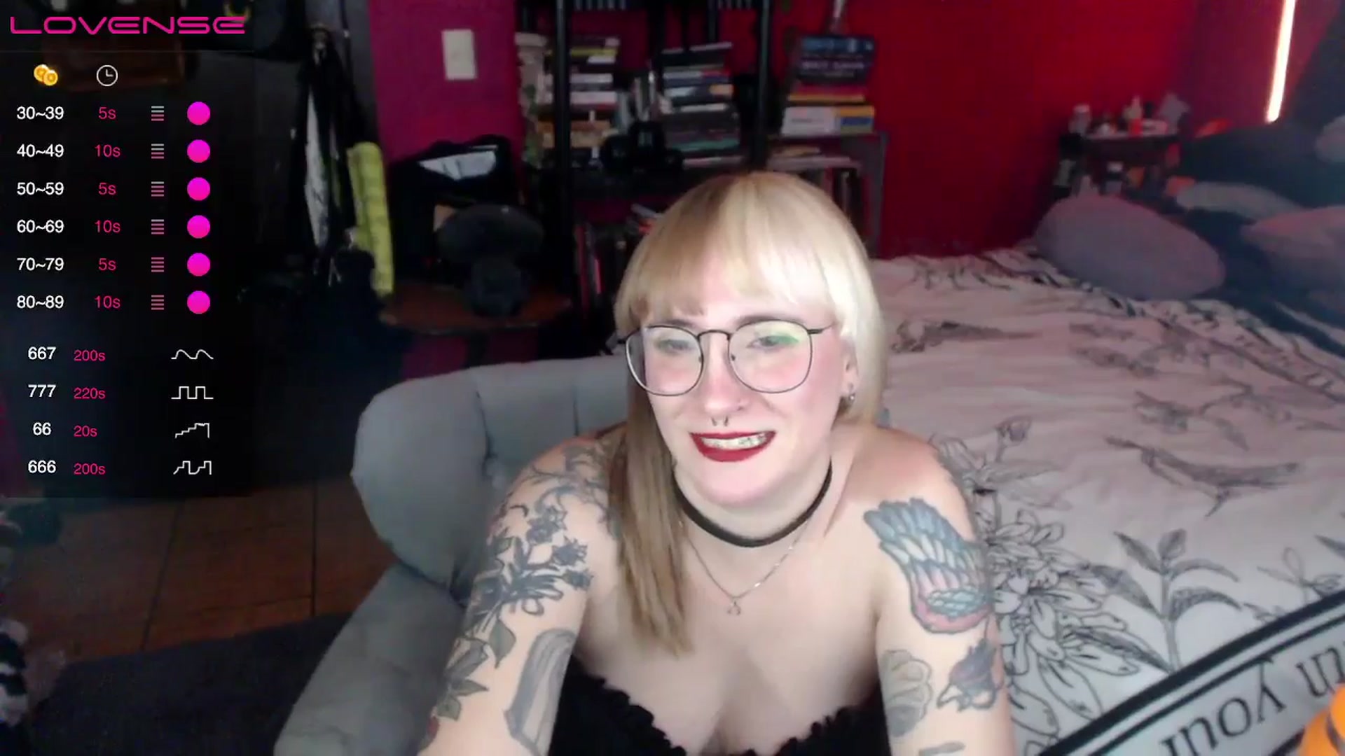Gallery image thumbnail from AxeHallow's myfreecams stream on, 04/19/2024, 02:07 image 4 of 20