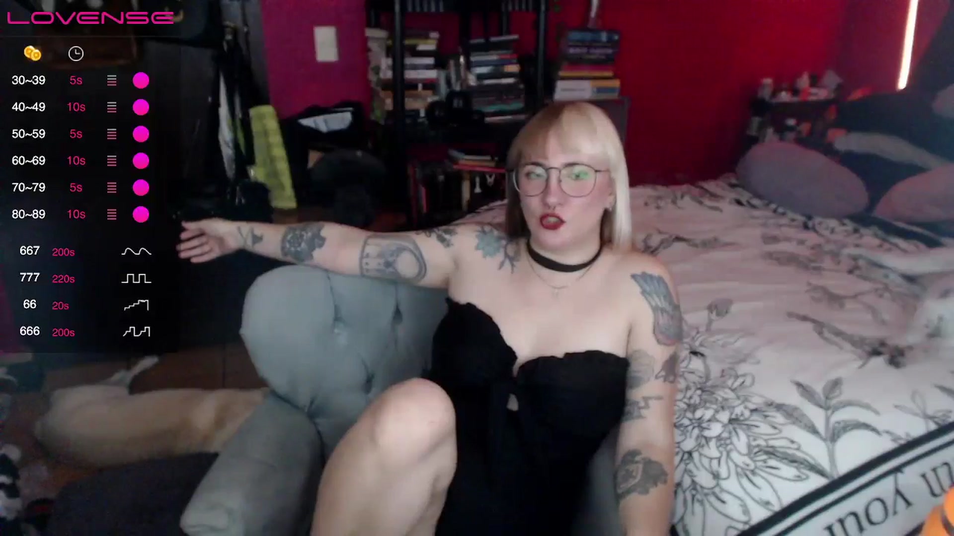 Gallery image thumbnail from AxeHallow's myfreecams stream on, 04/19/2024, 02:07 image 8 of 20