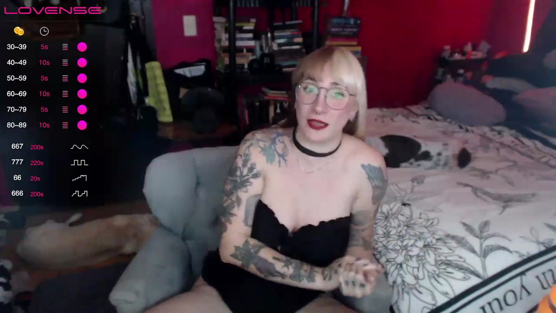 Gallery image thumbnail from AxeHallow's myfreecams stream on, 04/19/2024, 02:07 image 7 of 20