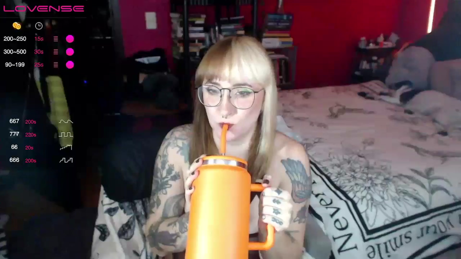Gallery image thumbnail from AxeHallow's myfreecams stream on, 04/21/2024, 01:02 image 2 of 20