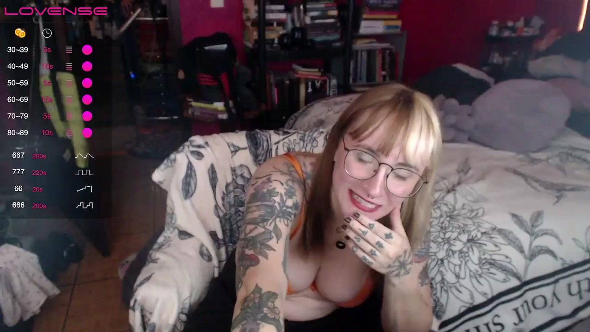 Gallery image thumbnail from AxeHallow's myfreecams stream on, 04/24/2024, 03:52 image 12 of 20