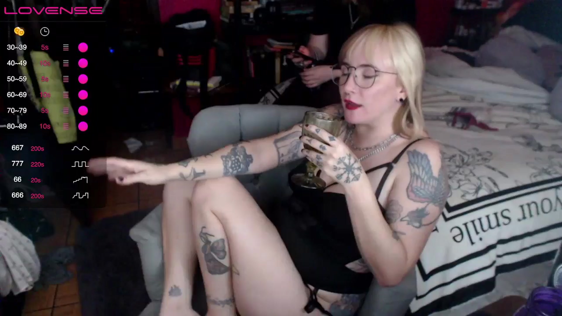 Gallery image thumbnail from AxeHallow's myfreecams stream on, 04/26/2024, 06:49 image 12 of 20