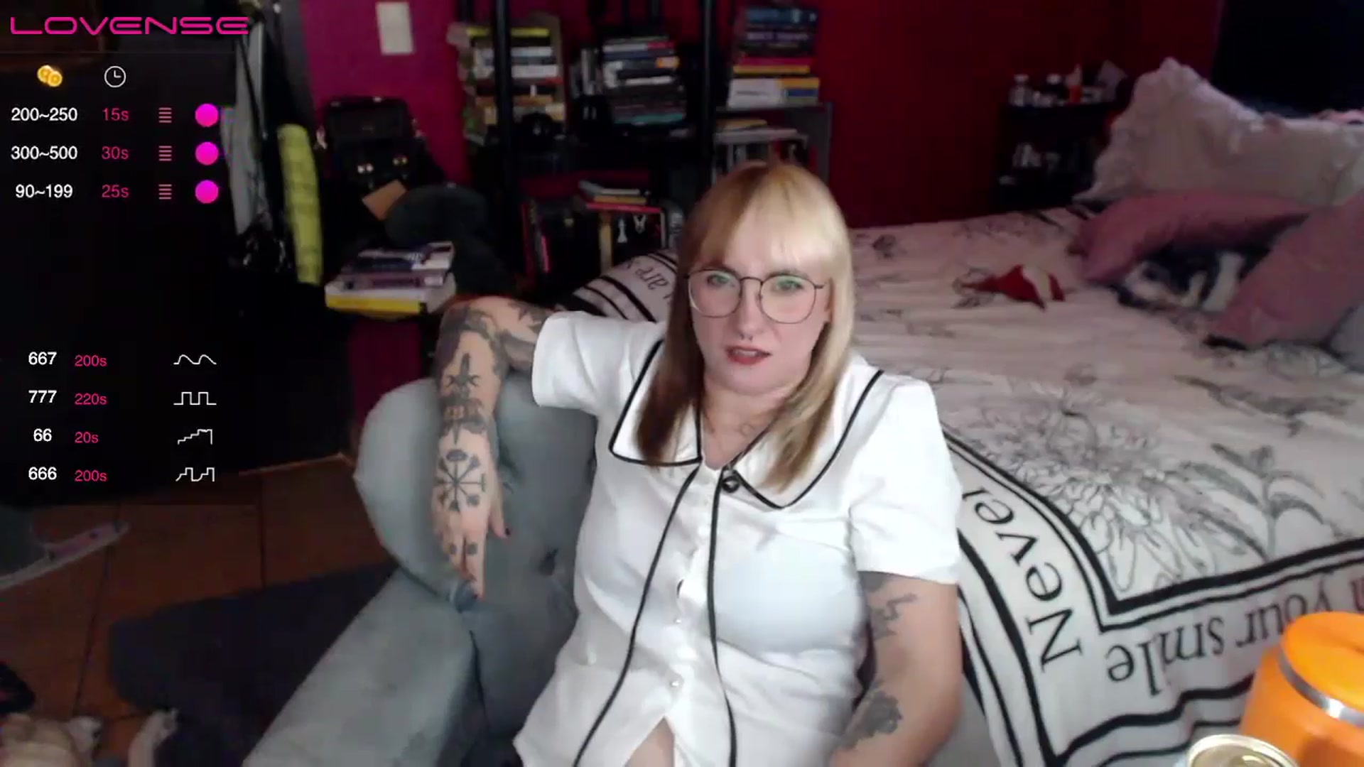 Gallery image thumbnail from AxeHallow's myfreecams stream on, 04/28/2024, 02:16 image 2 of 20