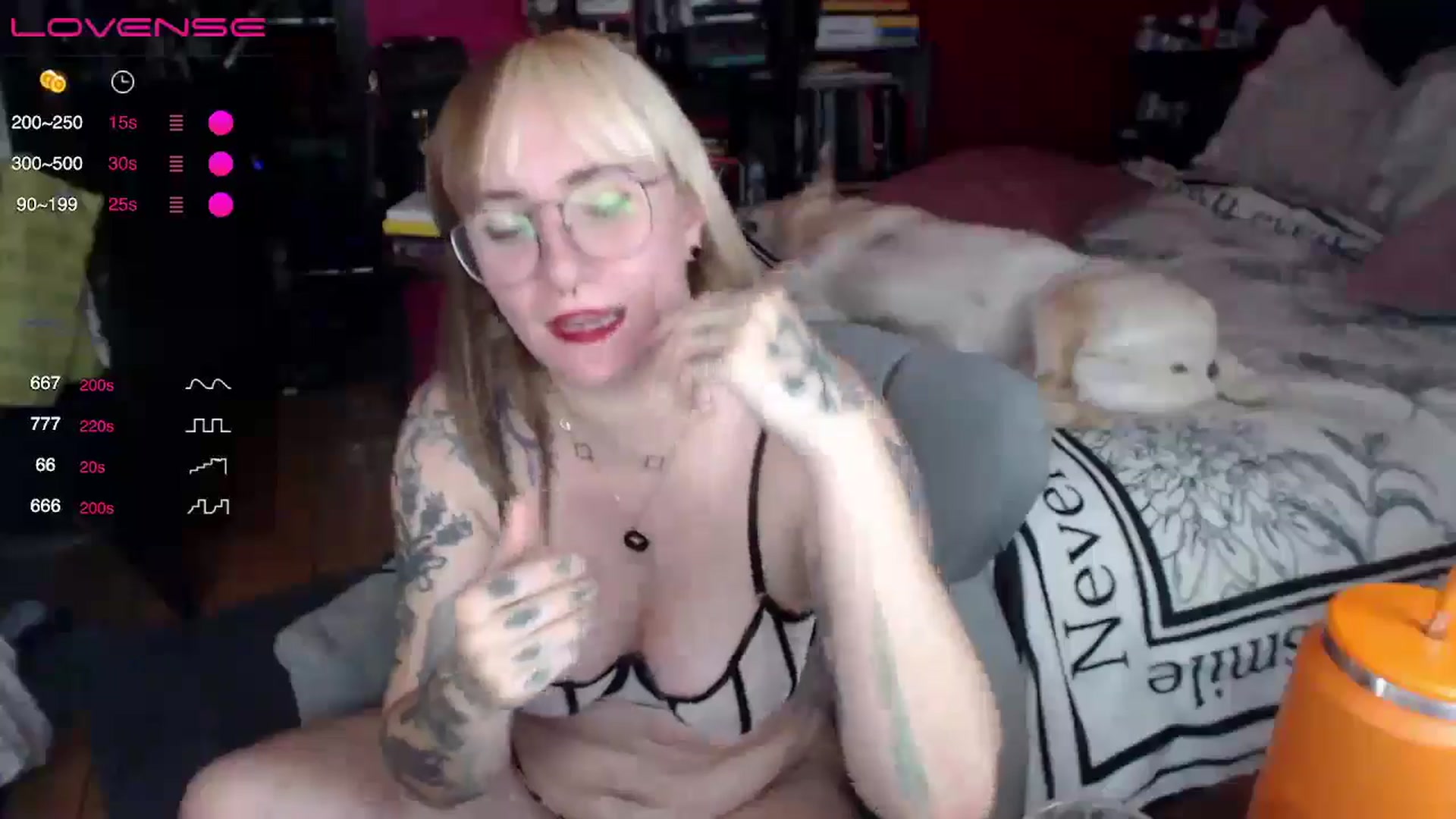 Gallery image thumbnail from AxeHallow's myfreecams stream on, 04/28/2024, 07:24 image 15 of 20