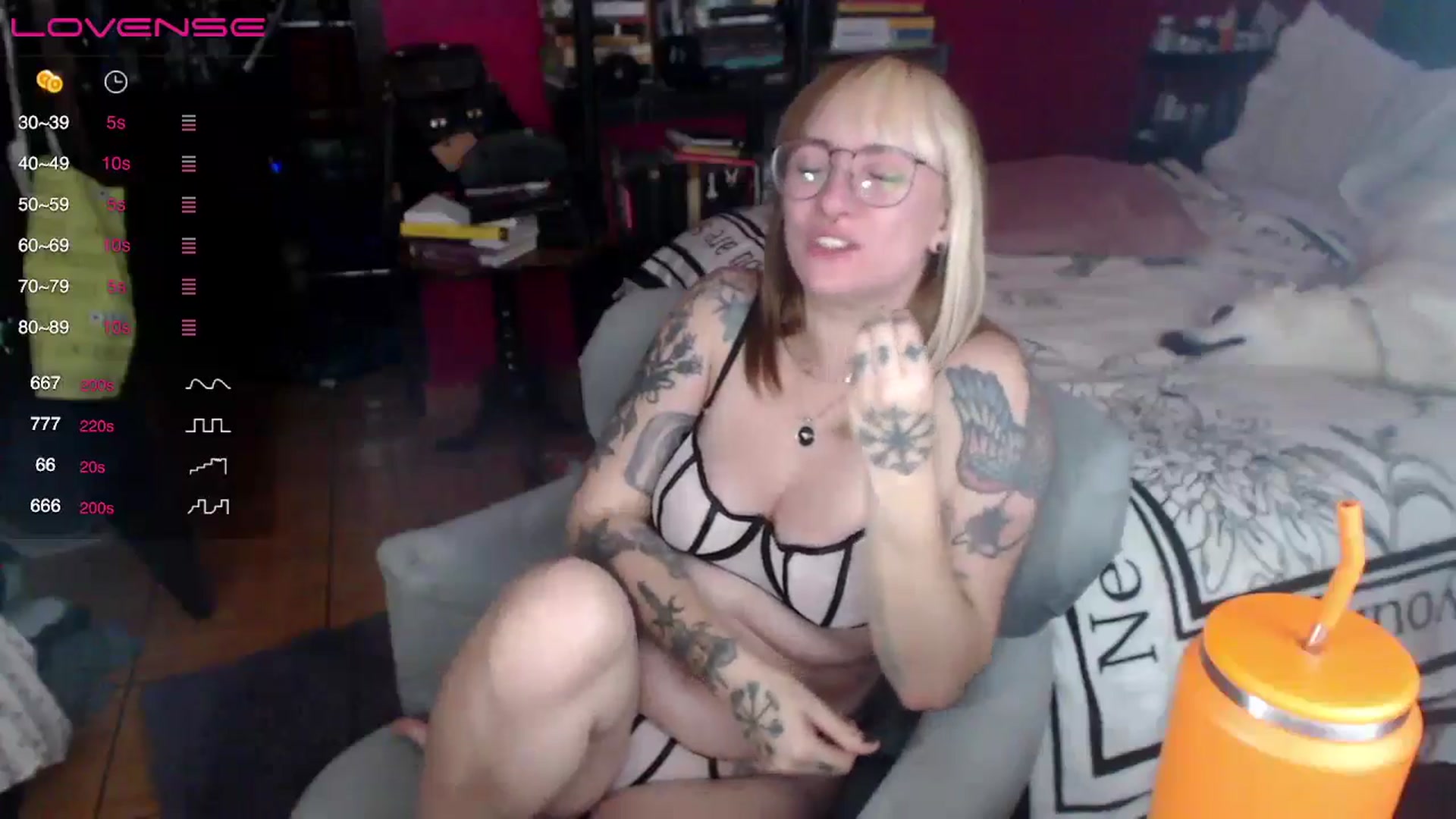 Gallery image thumbnail from AxeHallow's myfreecams stream on, 04/28/2024, 14:27 image 8 of 20