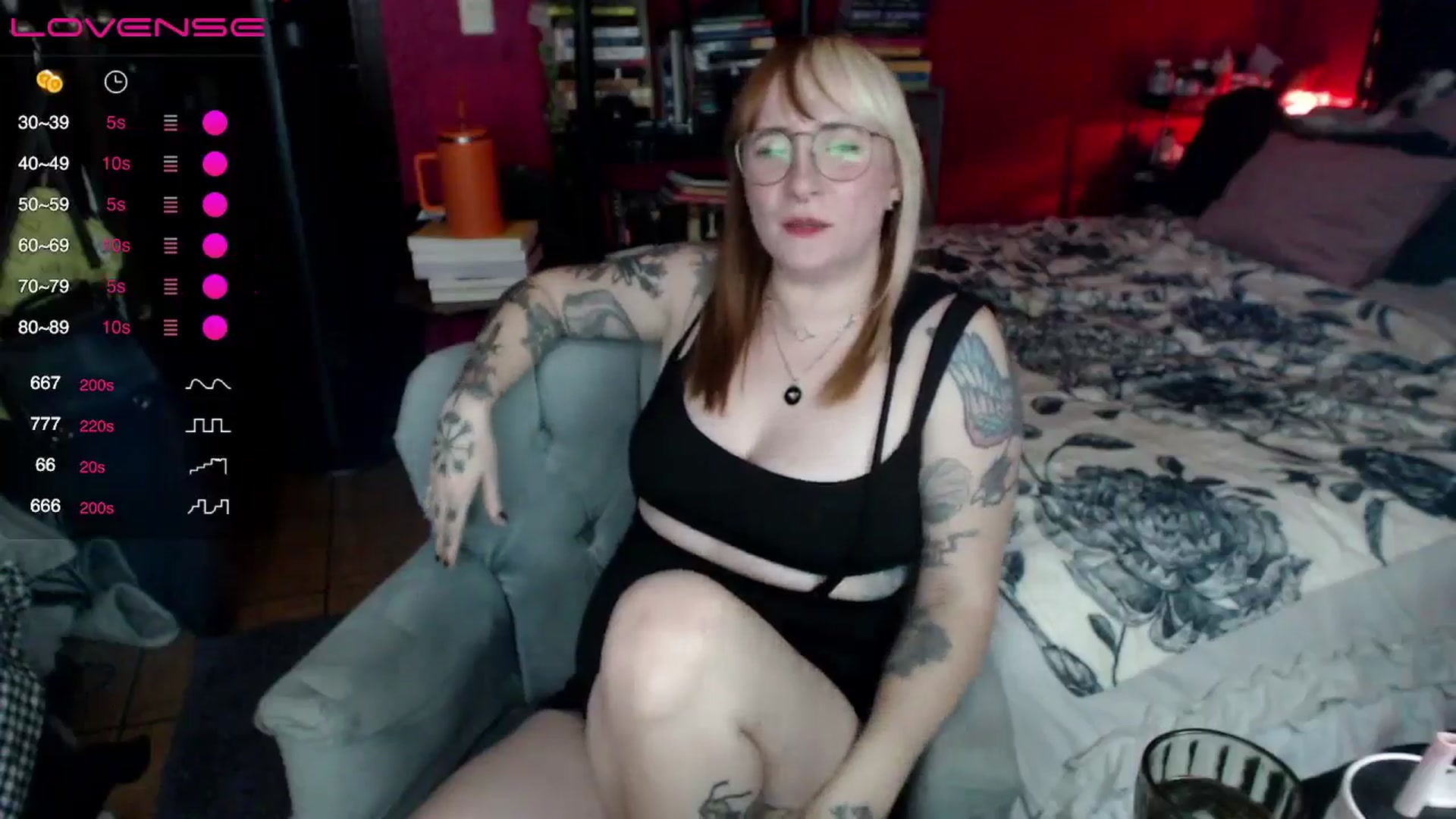 Gallery image thumbnail from AxeHallow's myfreecams stream on, 05/04/2024, 01:45 image 11 of 20