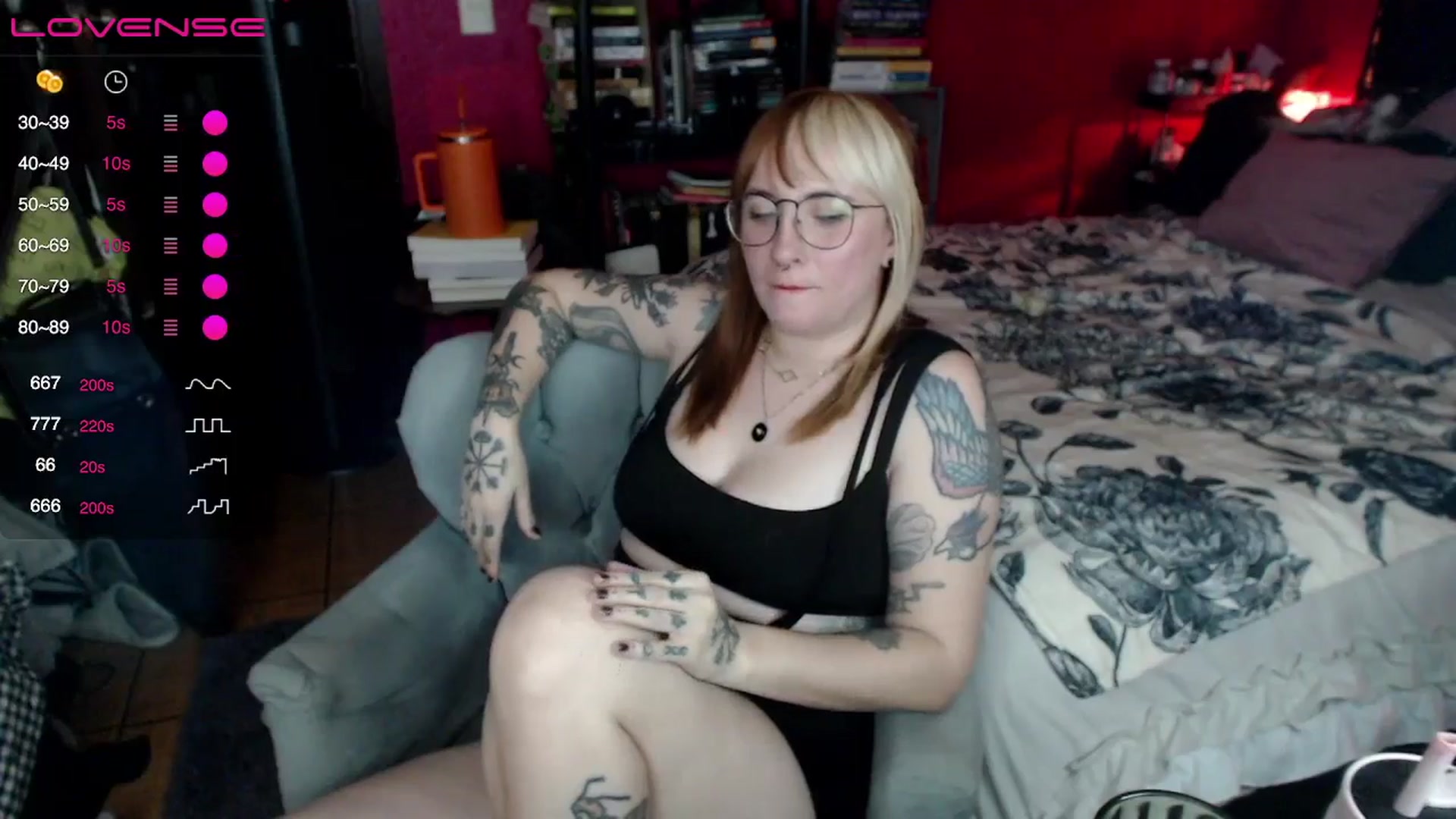 Gallery image thumbnail from AxeHallow's myfreecams stream on, 05/04/2024, 01:45 image 17 of 20