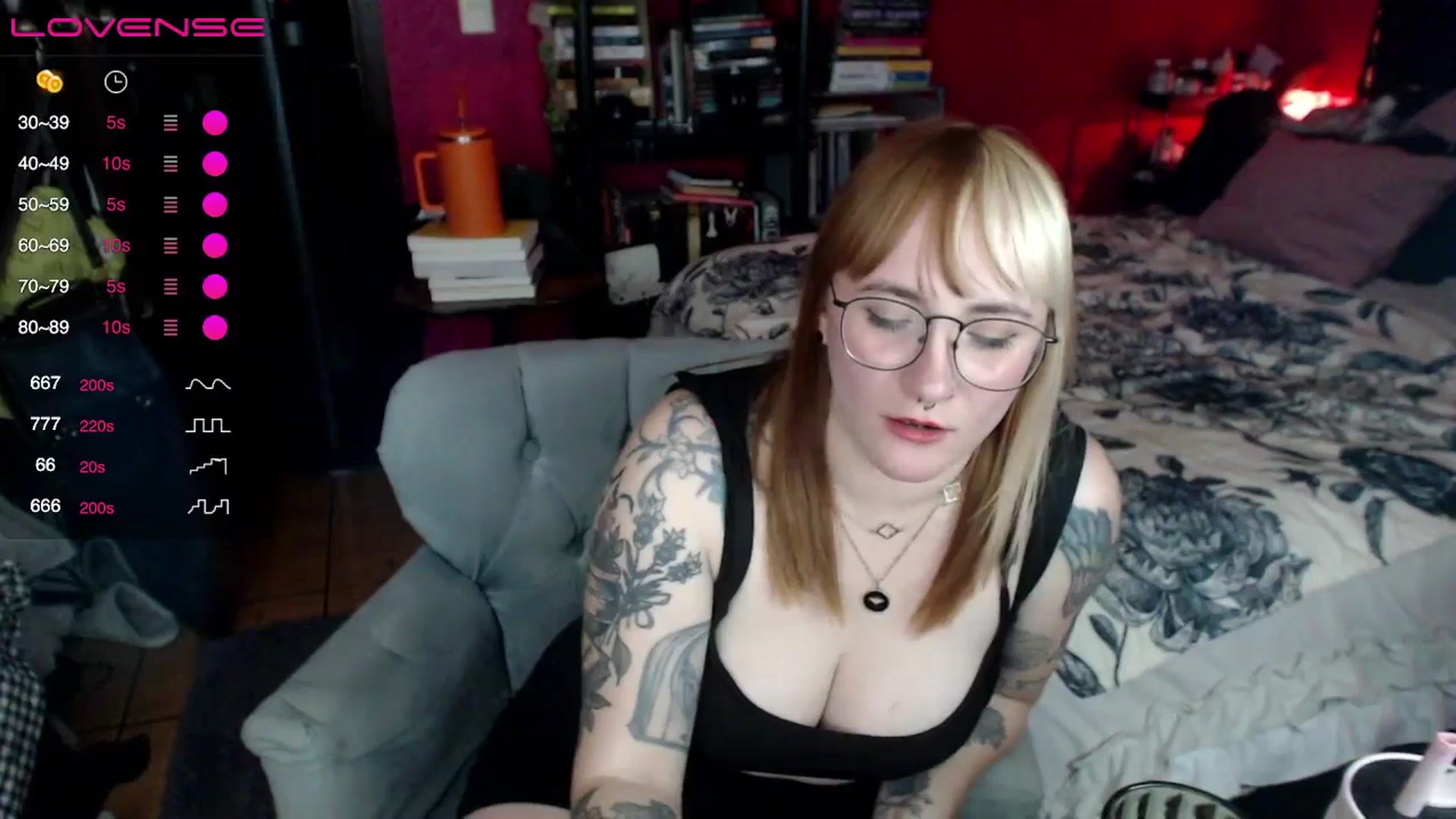 Gallery image thumbnail from AxeHallow's myfreecams stream on, 05/04/2024, 01:45 image 16 of 20
