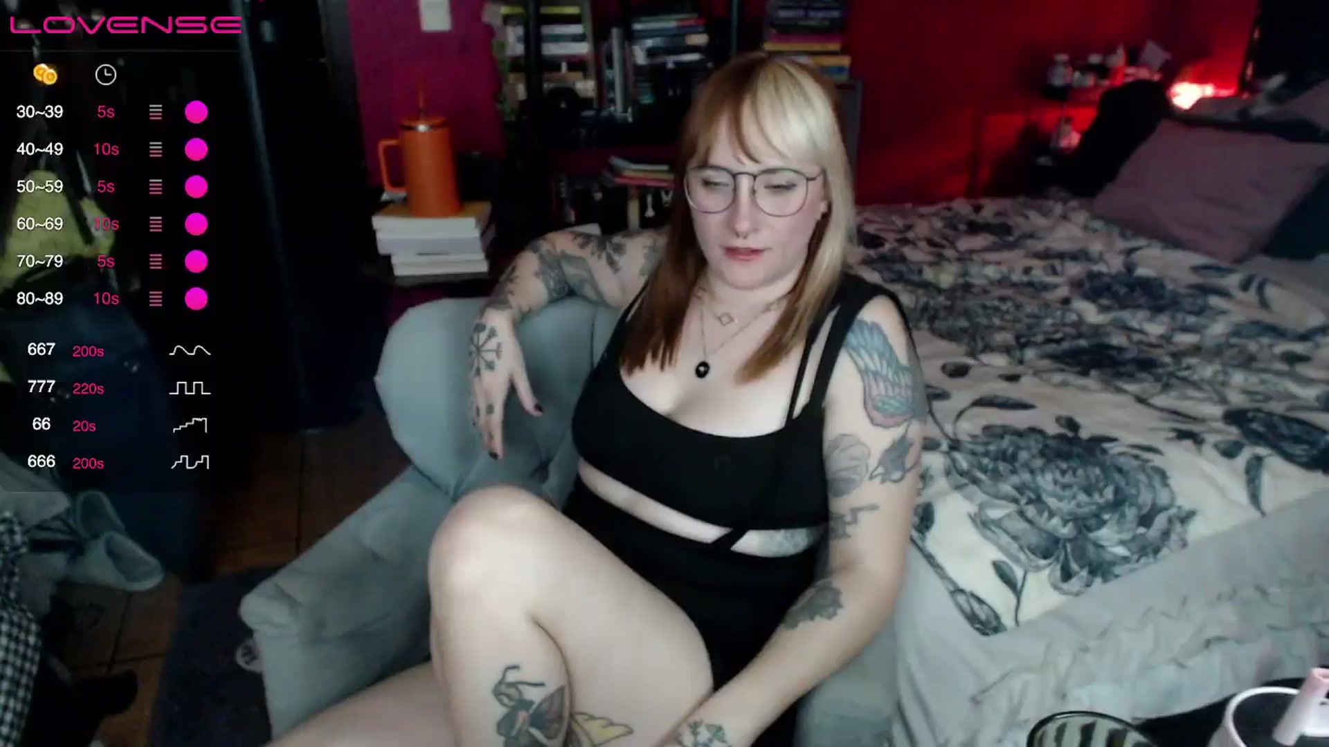 Gallery image thumbnail from AxeHallow's myfreecams stream on, 05/04/2024, 01:45 image 13 of 20