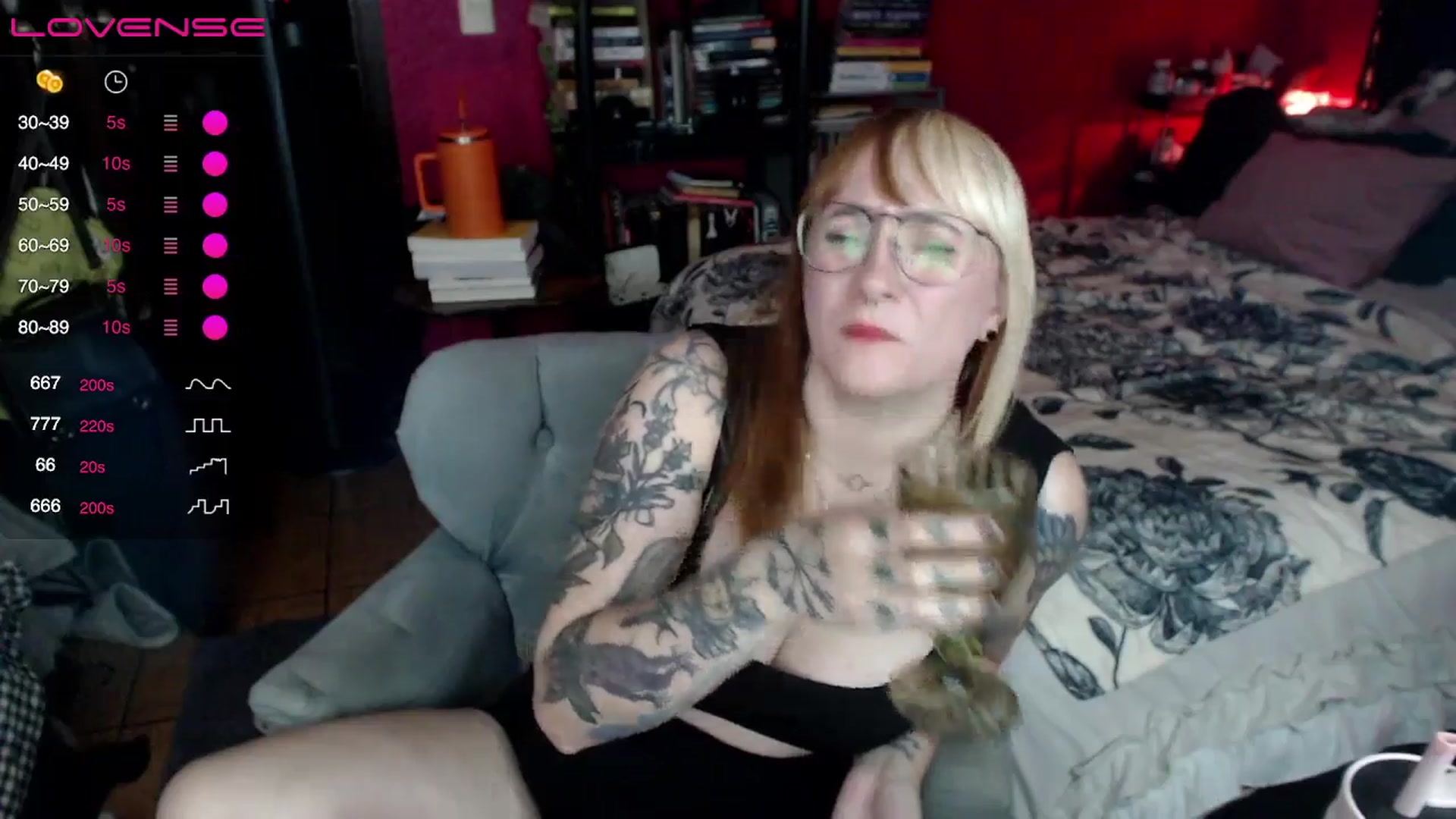 Gallery image thumbnail from AxeHallow's myfreecams stream on, 05/04/2024, 01:45 image 10 of 20