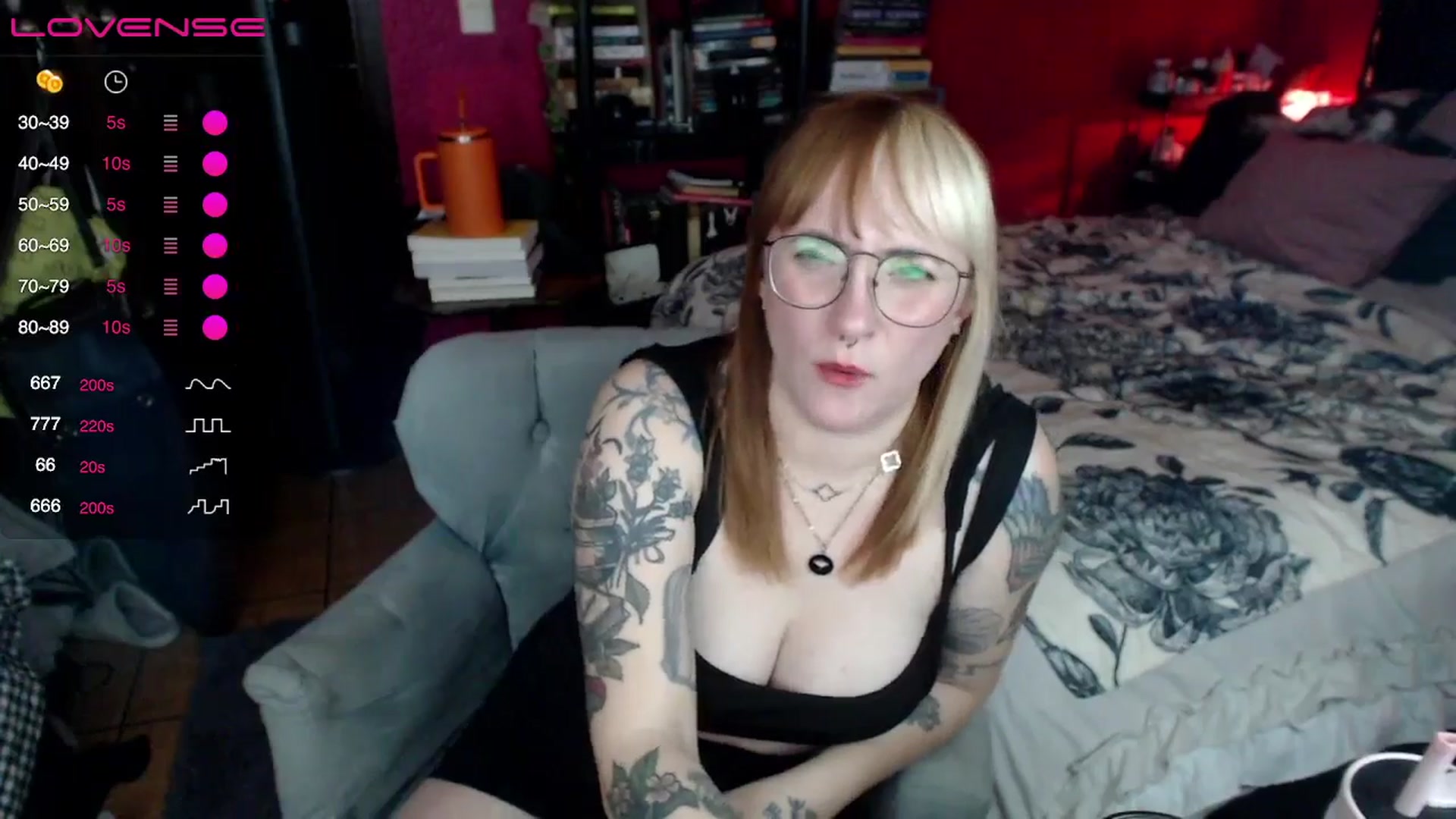 Gallery image thumbnail from AxeHallow's myfreecams stream on, 05/04/2024, 01:45 image 18 of 20