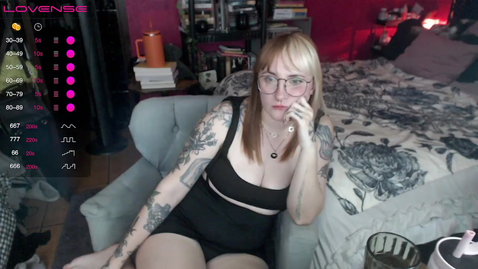 Gallery image thumbnail from AxeHallow's myfreecams stream on, 05/04/2024, 03:55 image 15 of 20