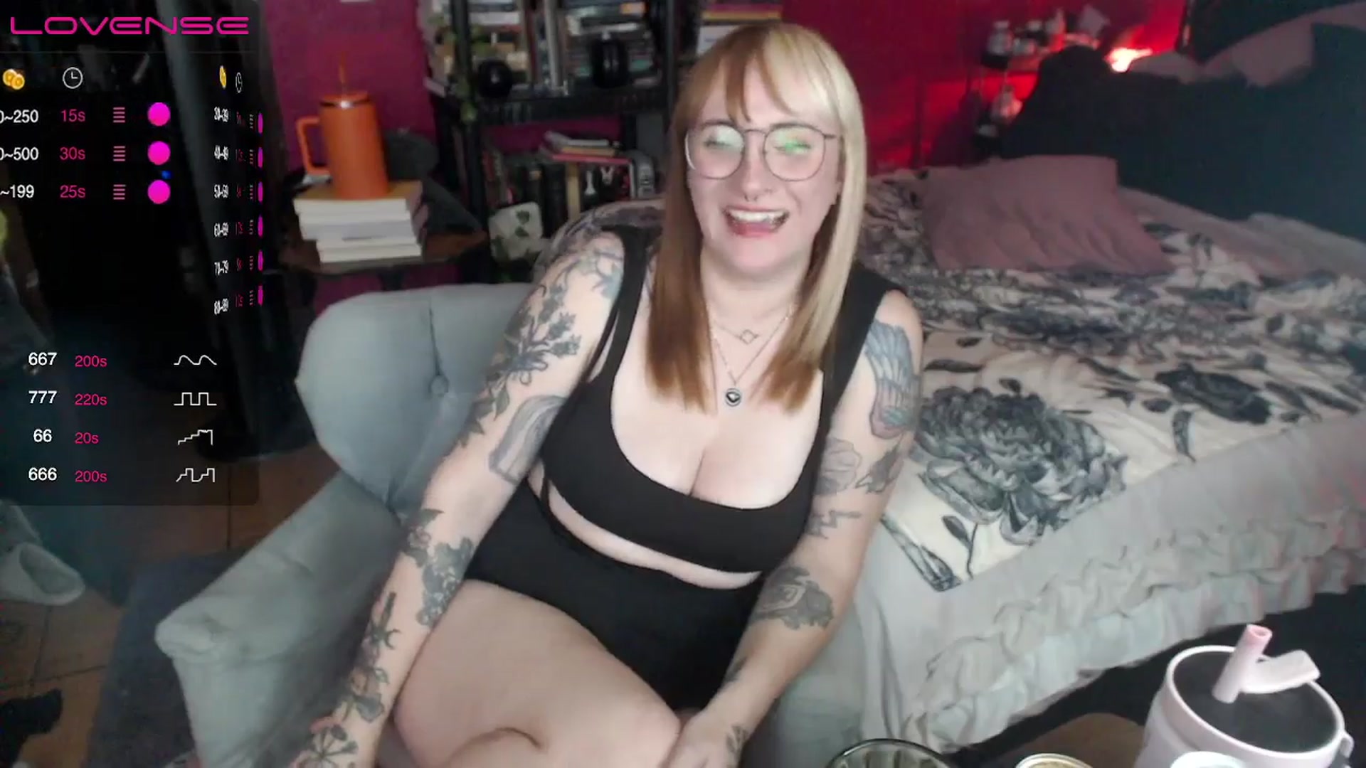 Gallery image thumbnail from AxeHallow's myfreecams stream on, 05/04/2024, 03:55 image 18 of 20