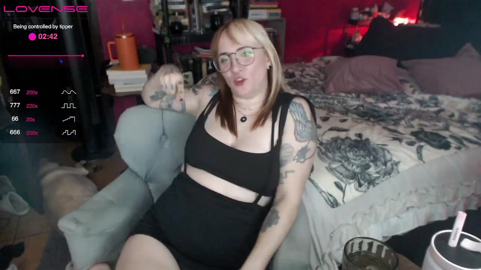 Gallery image thumbnail from AxeHallow's myfreecams stream on, 05/04/2024, 08:54 image 10 of 20
