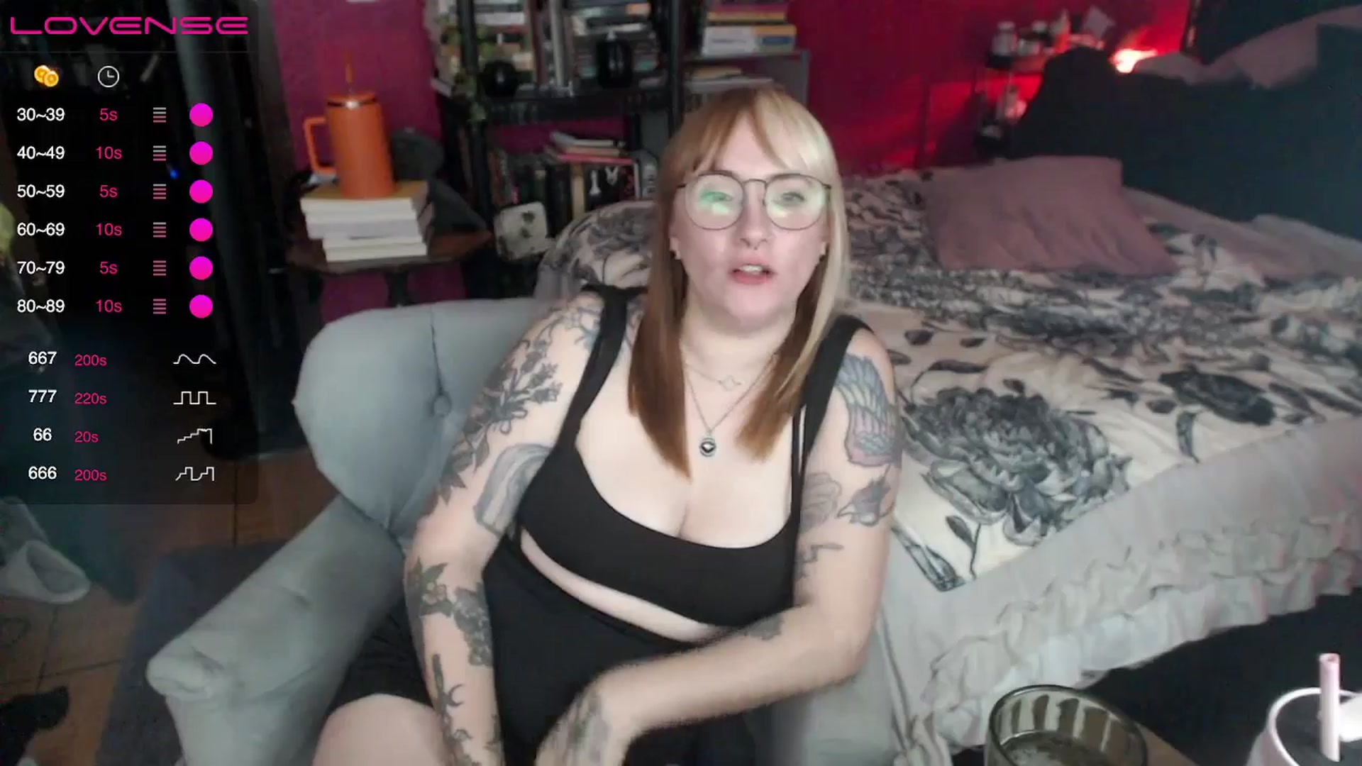 Gallery image thumbnail from AxeHallow's myfreecams stream on, 05/04/2024, 08:54 image 6 of 20