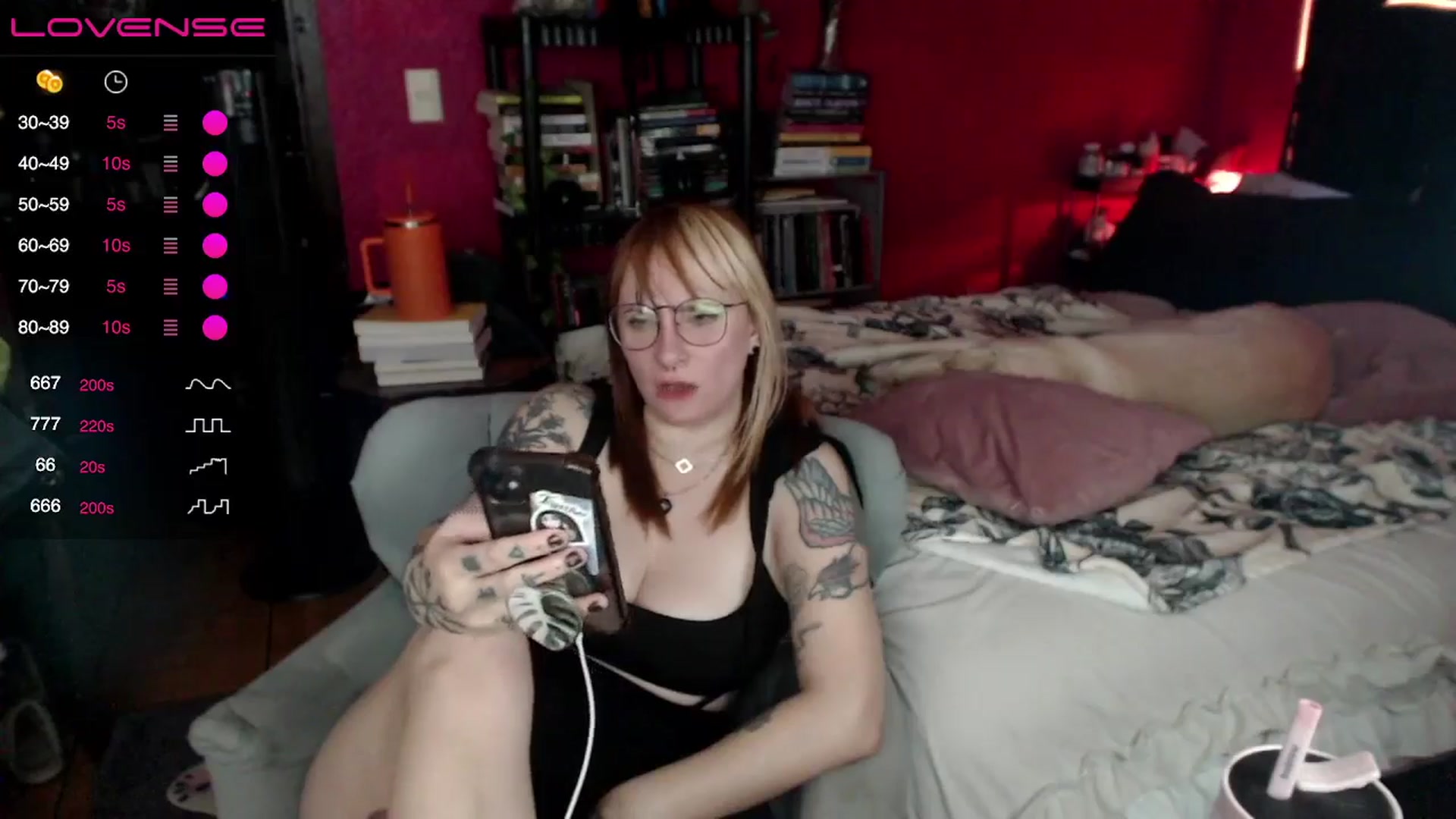 Gallery image thumbnail from AxeHallow's myfreecams stream on, 05/04/2024, 13:10 image 10 of 20