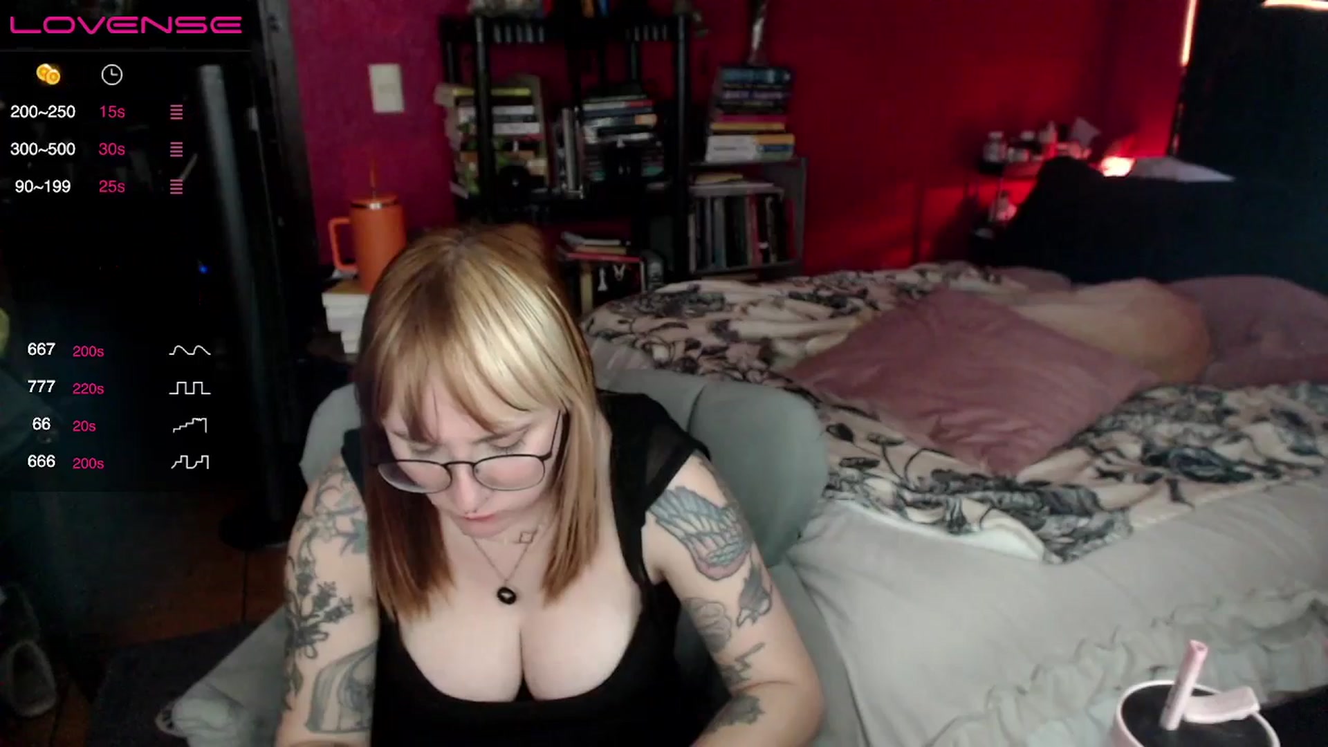 Gallery image thumbnail from AxeHallow's myfreecams stream on, 05/04/2024, 13:10 image 15 of 20
