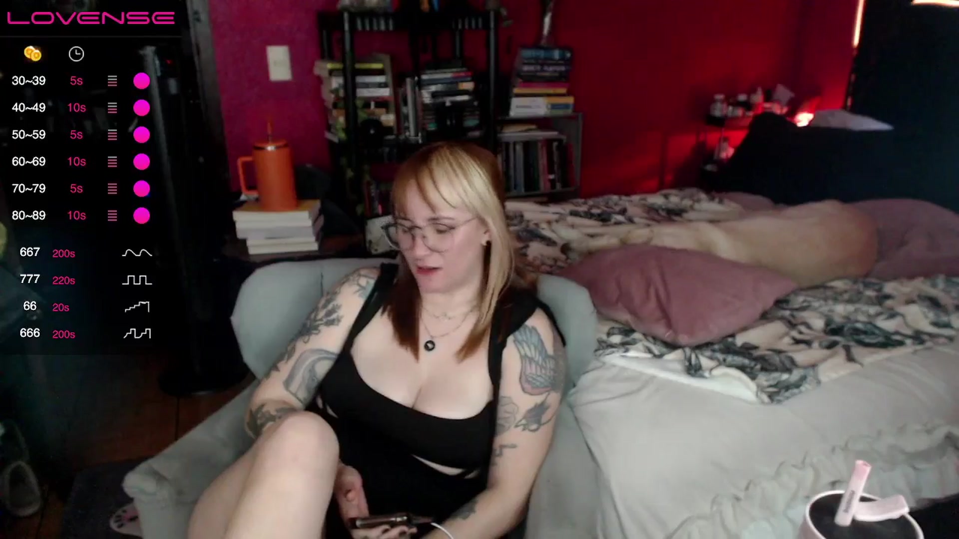 Gallery image thumbnail from AxeHallow's myfreecams stream on, 05/04/2024, 13:10 image 12 of 20