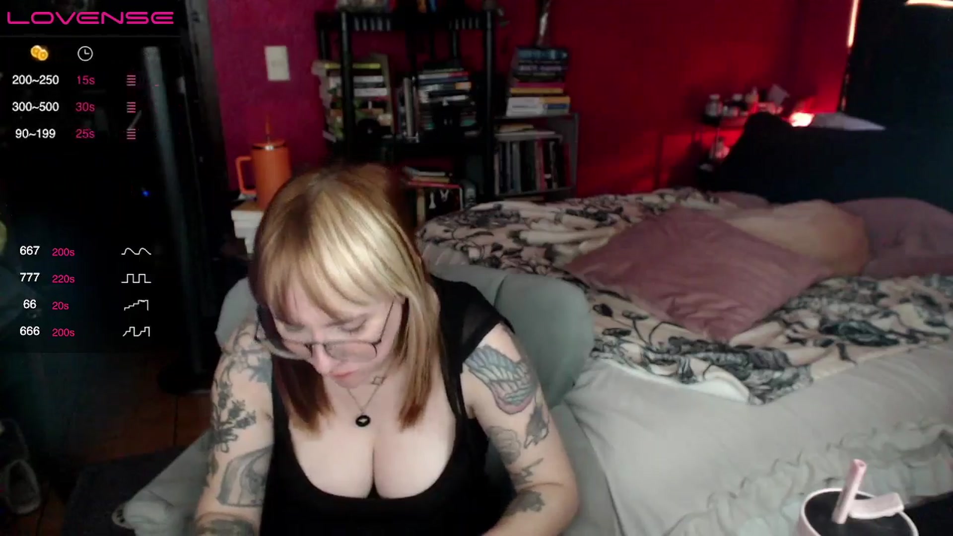 Gallery image thumbnail from AxeHallow's myfreecams stream on, 05/04/2024, 13:10 image 14 of 20