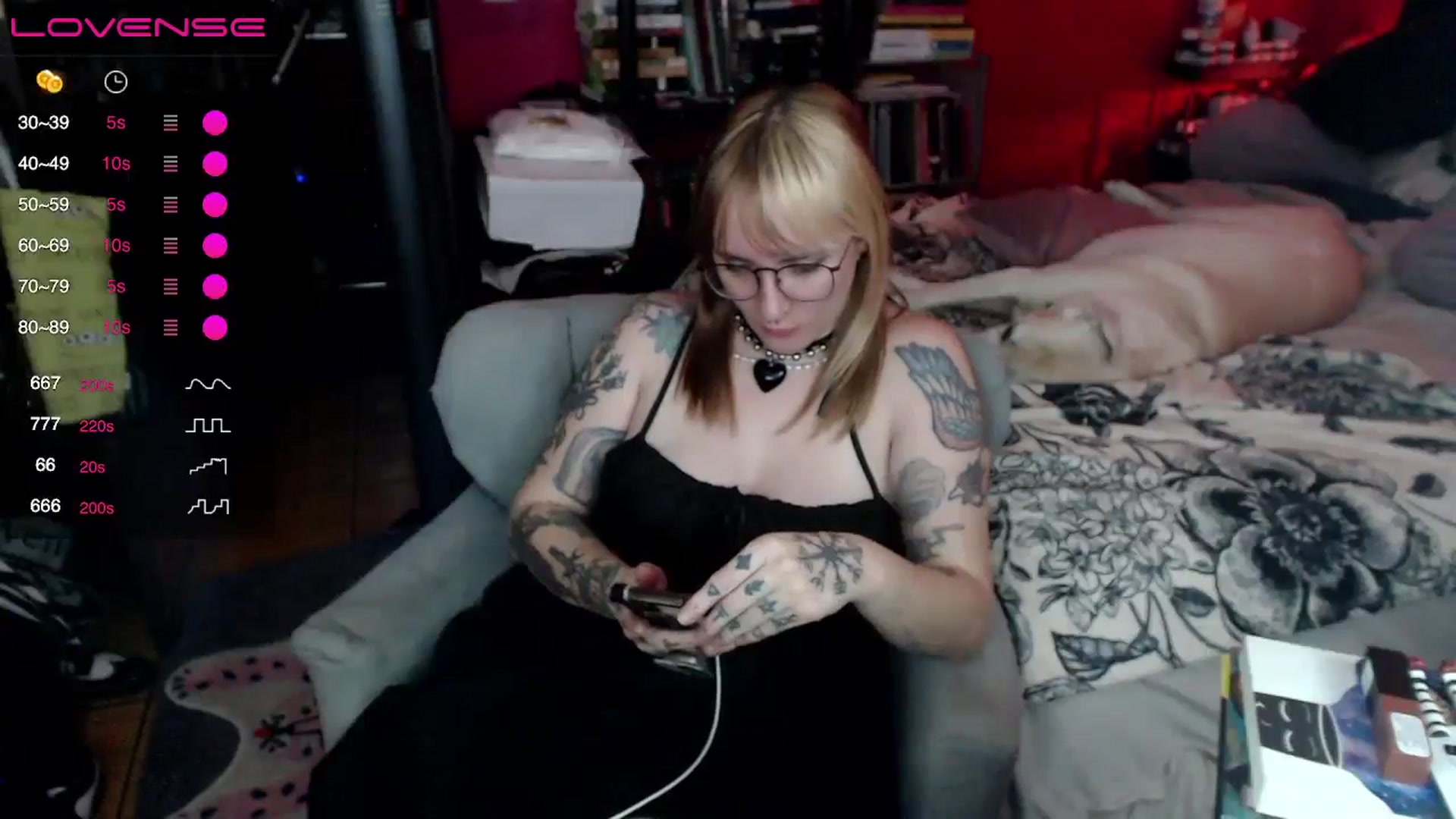 Gallery image thumbnail from AxeHallow's myfreecams stream on, 05/17/2024, 11:55 image 2 of 20