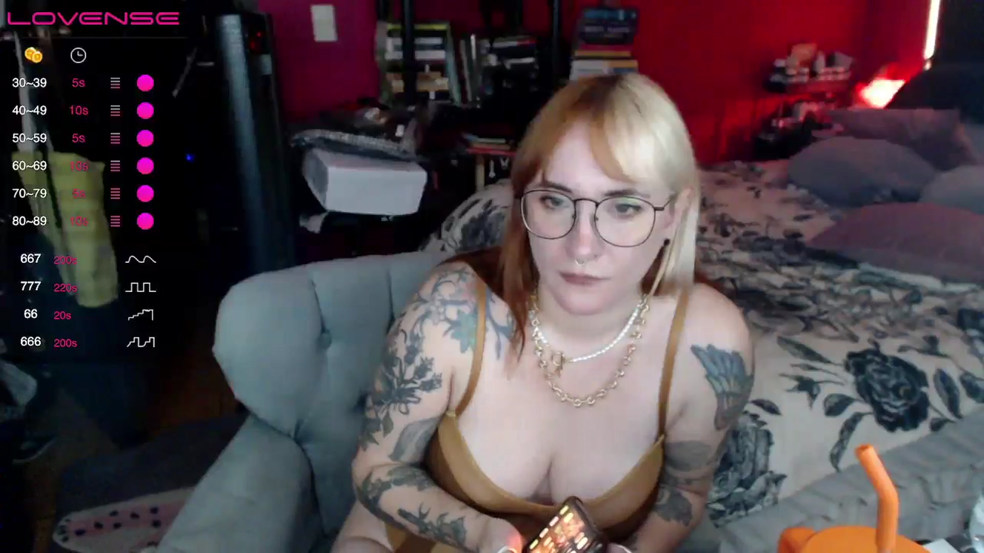 Gallery image thumbnail from AxeHallow's myfreecams stream on, 05/20/2024, 01:40 image 12 of 20