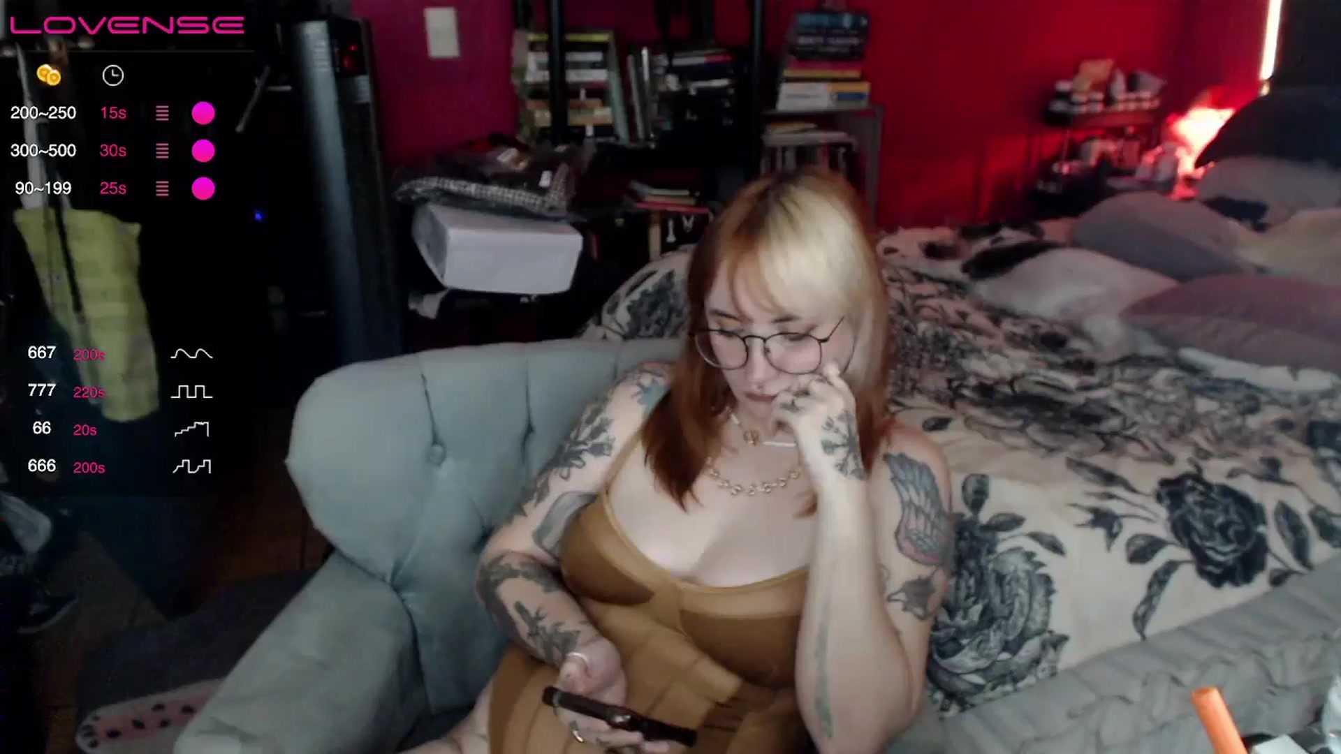 Gallery image thumbnail from AxeHallow's myfreecams stream on, 05/20/2024, 01:40 image 9 of 20