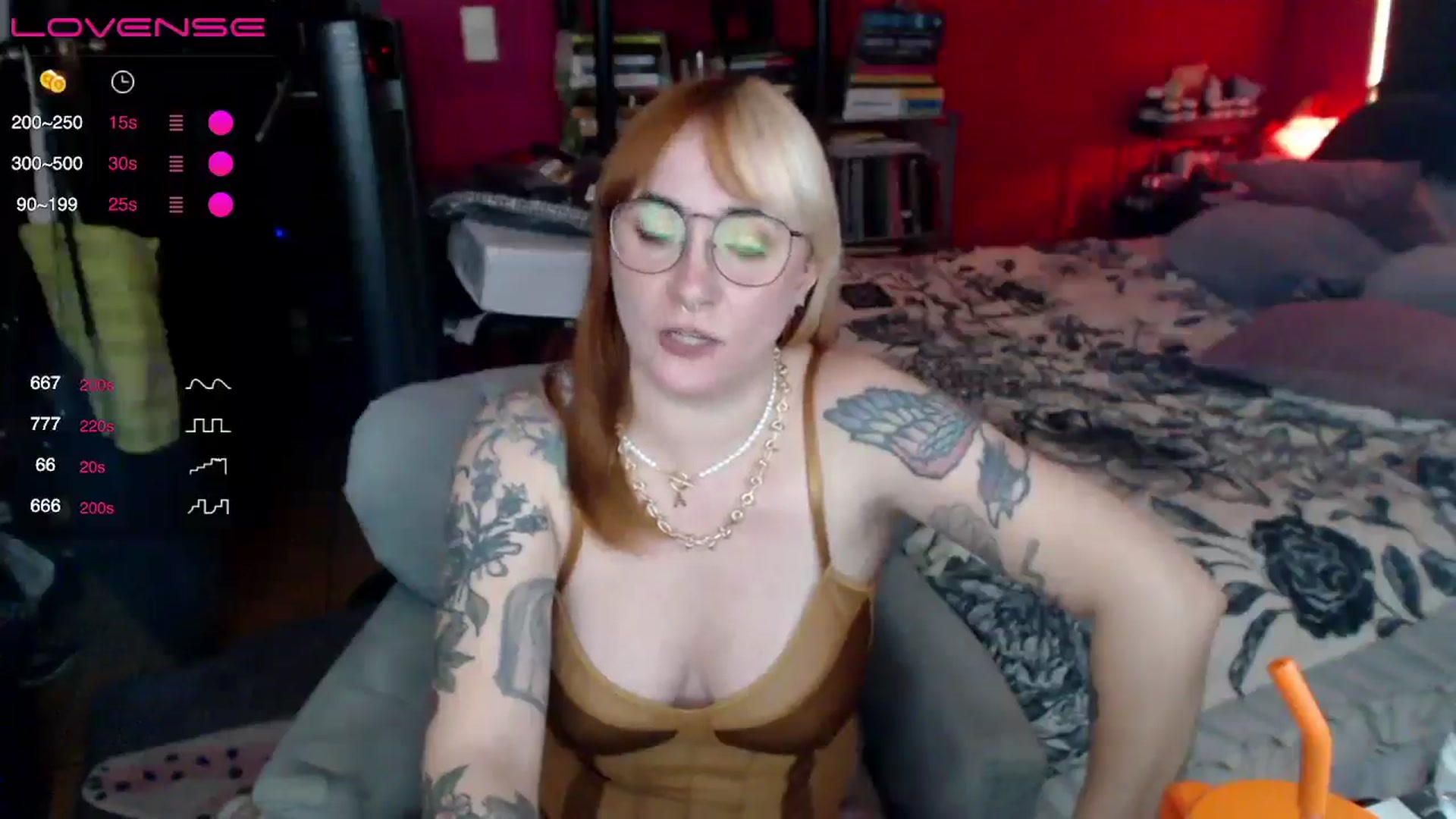 Gallery image thumbnail from AxeHallow's myfreecams stream on, 05/20/2024, 01:40 image 13 of 20