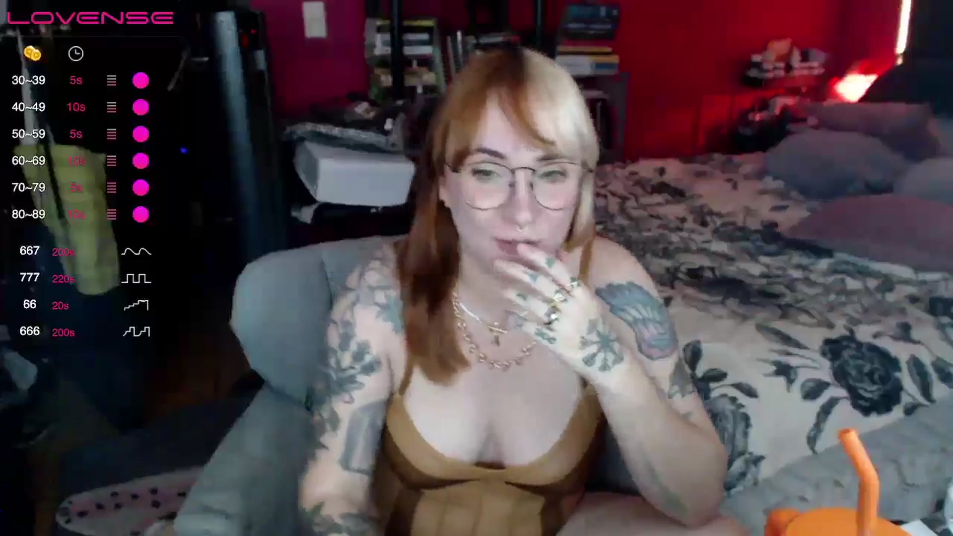 Gallery image thumbnail from AxeHallow's myfreecams stream on, 05/20/2024, 01:40 image 15 of 20