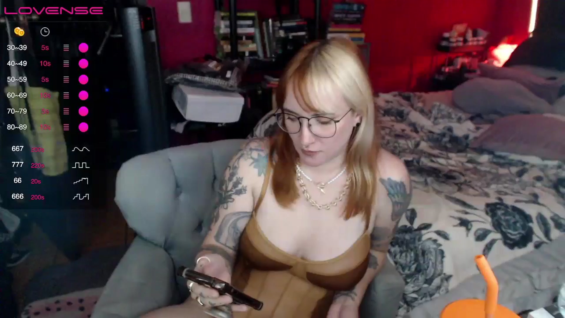 Gallery image thumbnail from AxeHallow's myfreecams stream on, 05/20/2024, 01:40 image 20 of 20