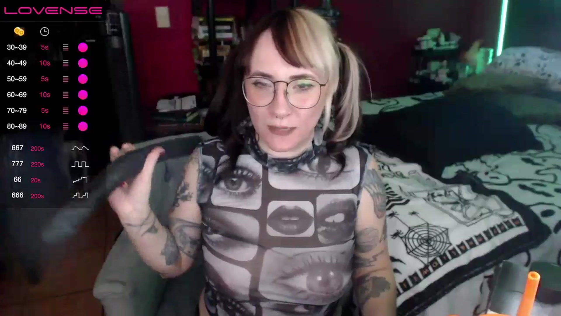 Gallery image thumbnail from AxeHallow's myfreecams stream on, 06/09/2024, 24:14 image 20 of 20