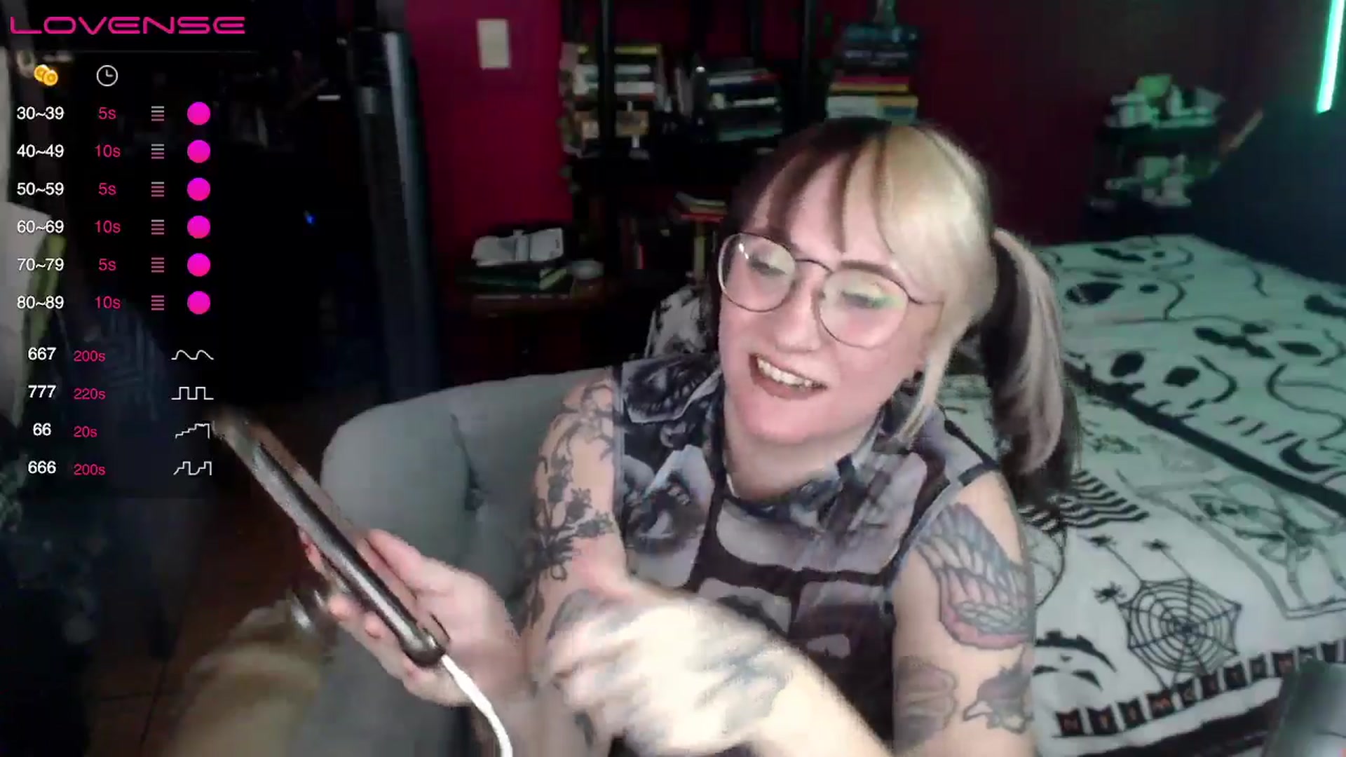 Gallery image thumbnail from AxeHallow's myfreecams stream on, 06/09/2024, 24:14 image 17 of 20