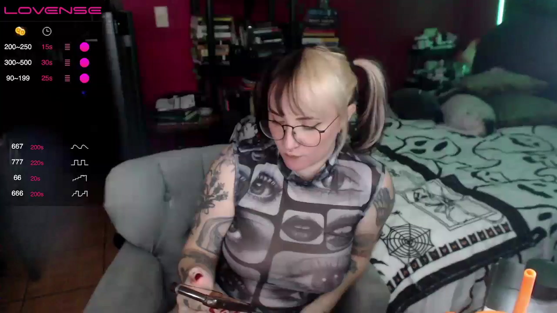 Gallery image thumbnail from AxeHallow's myfreecams stream on, 06/09/2024, 04:54 image 1 of 20