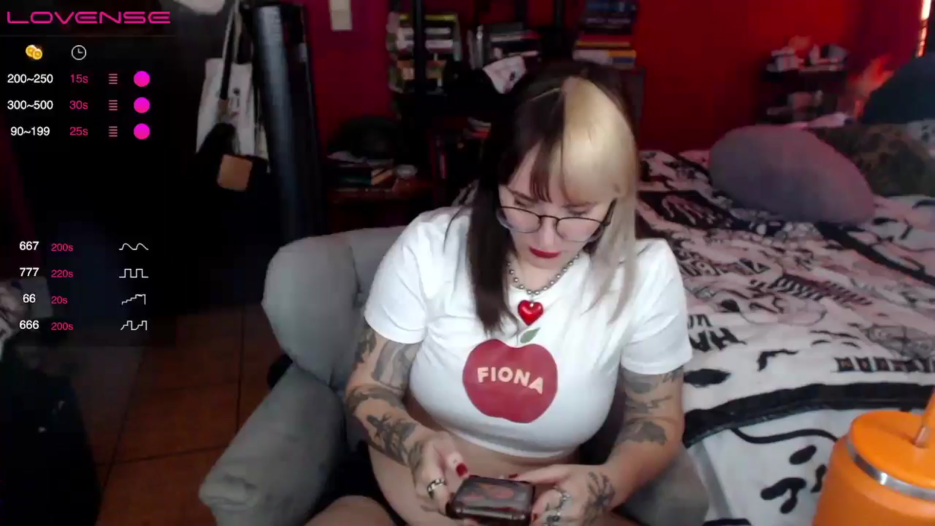 Gallery image thumbnail from AxeHallow's myfreecams stream on, 06/12/2024, 24:01 image 3 of 20