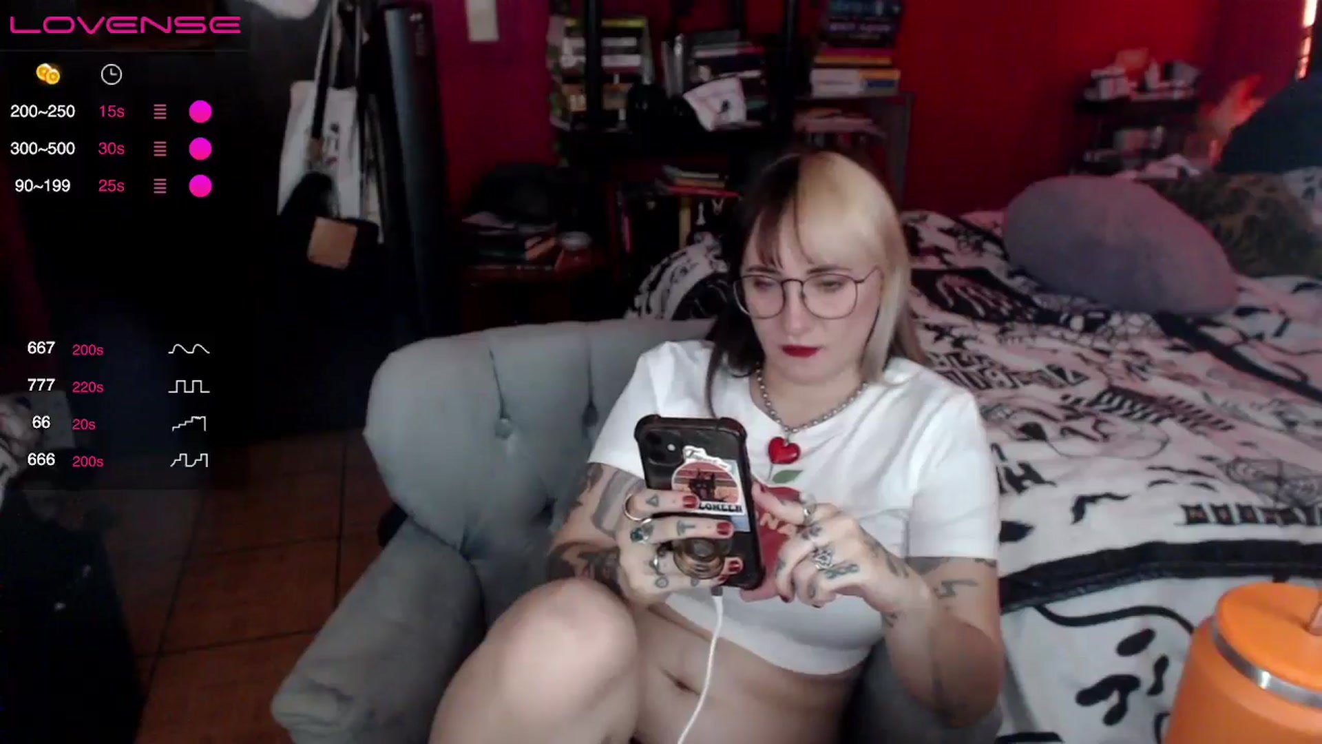 Gallery image thumbnail from AxeHallow's myfreecams stream on, 06/12/2024, 24:01 image 9 of 20