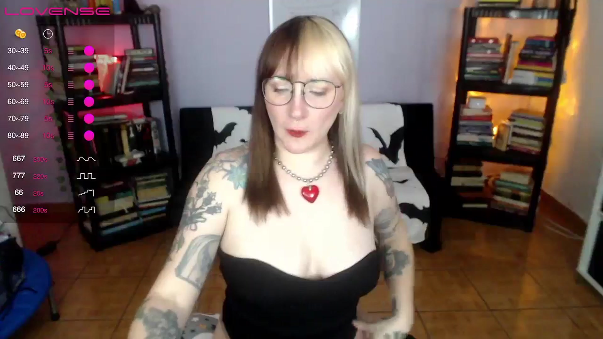 Gallery image thumbnail from AxeHallow's myfreecams stream on, 07/08/2024, 24:00 image 14 of 20