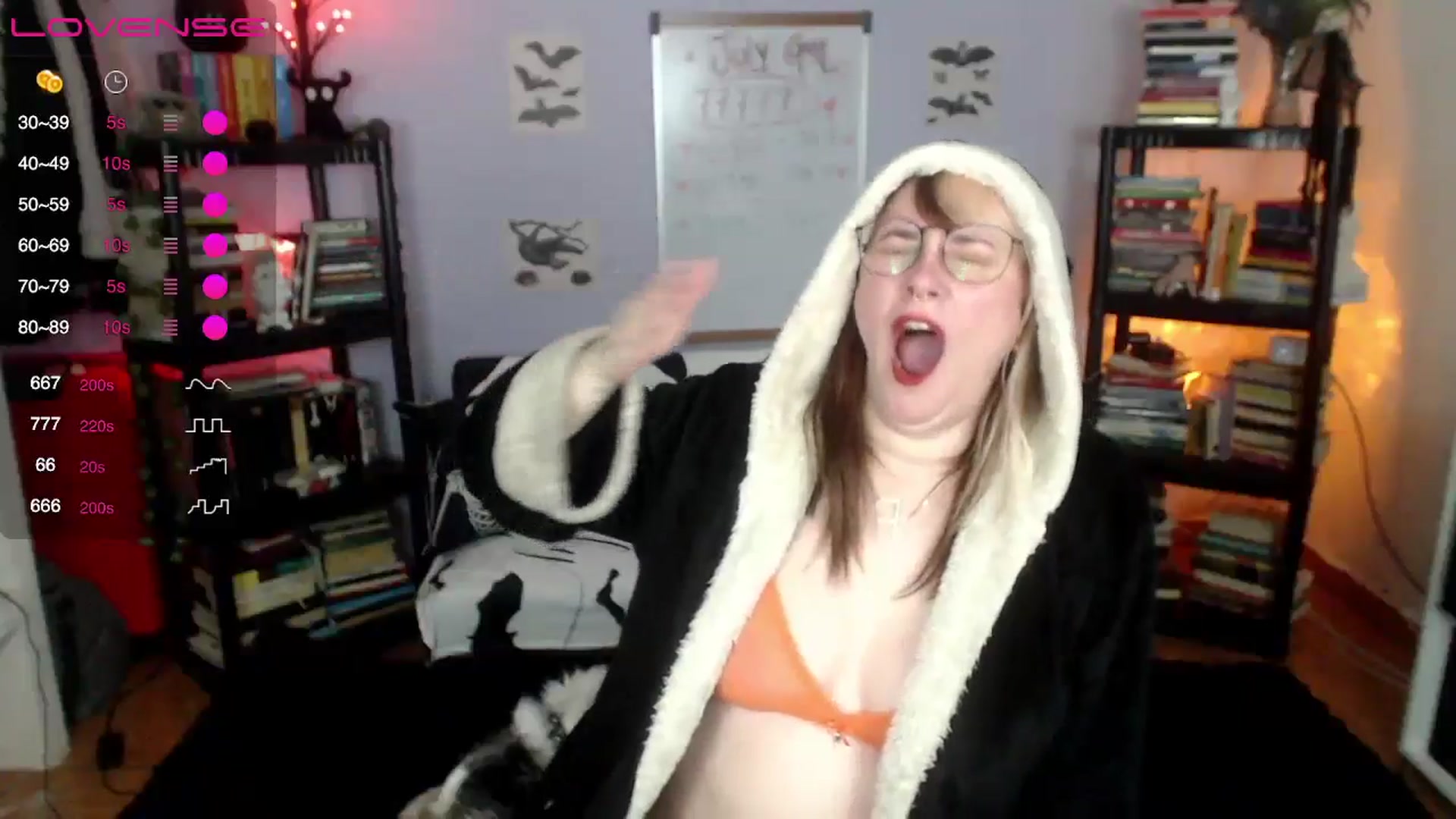Gallery image thumbnail from AxeHallow's myfreecams stream on, 07/20/2024, 01:37 image 13 of 20