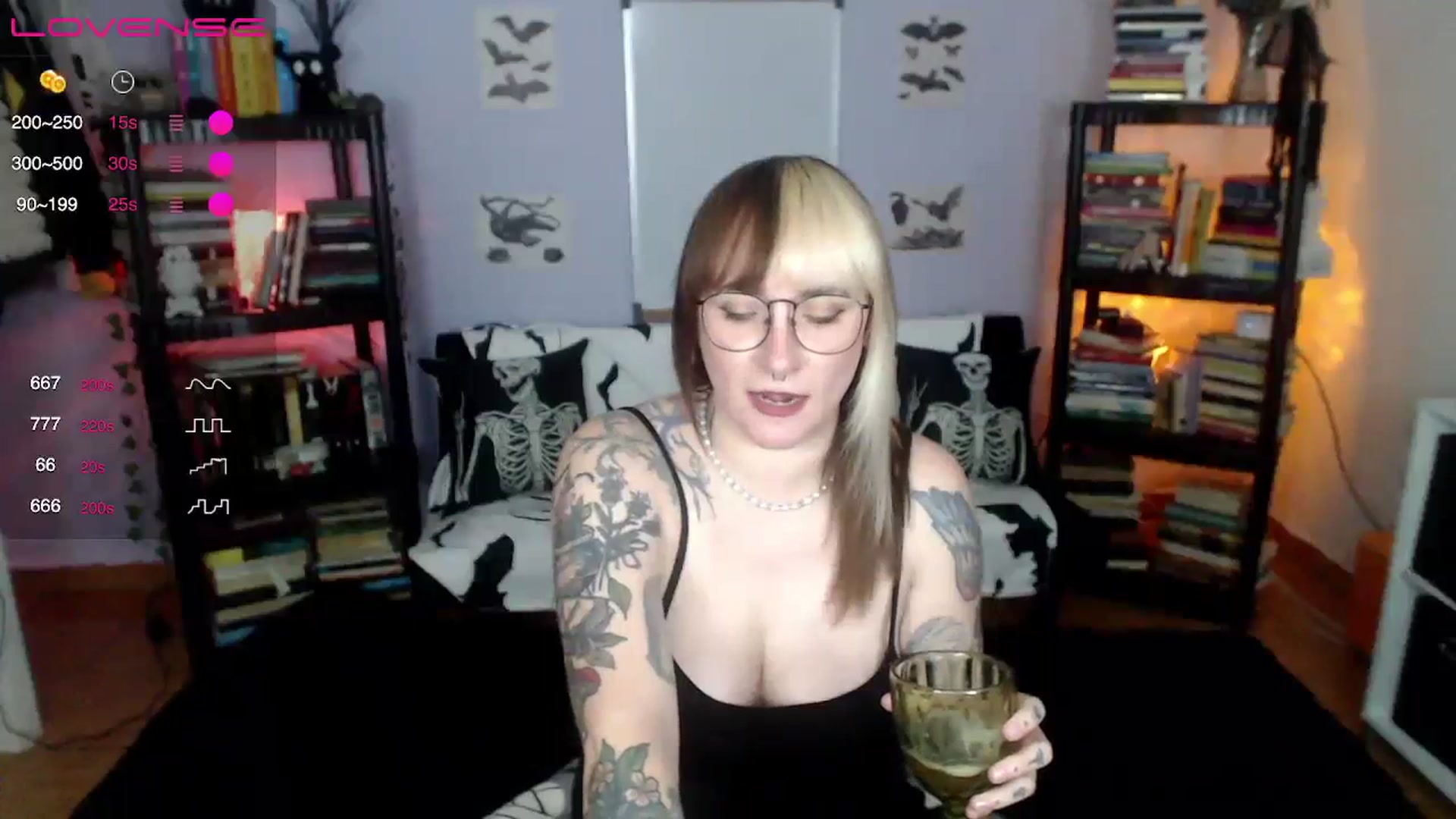 Gallery image thumbnail from AxeHallow's myfreecams stream on, 08/02/2024, 07:26 image 8 of 20